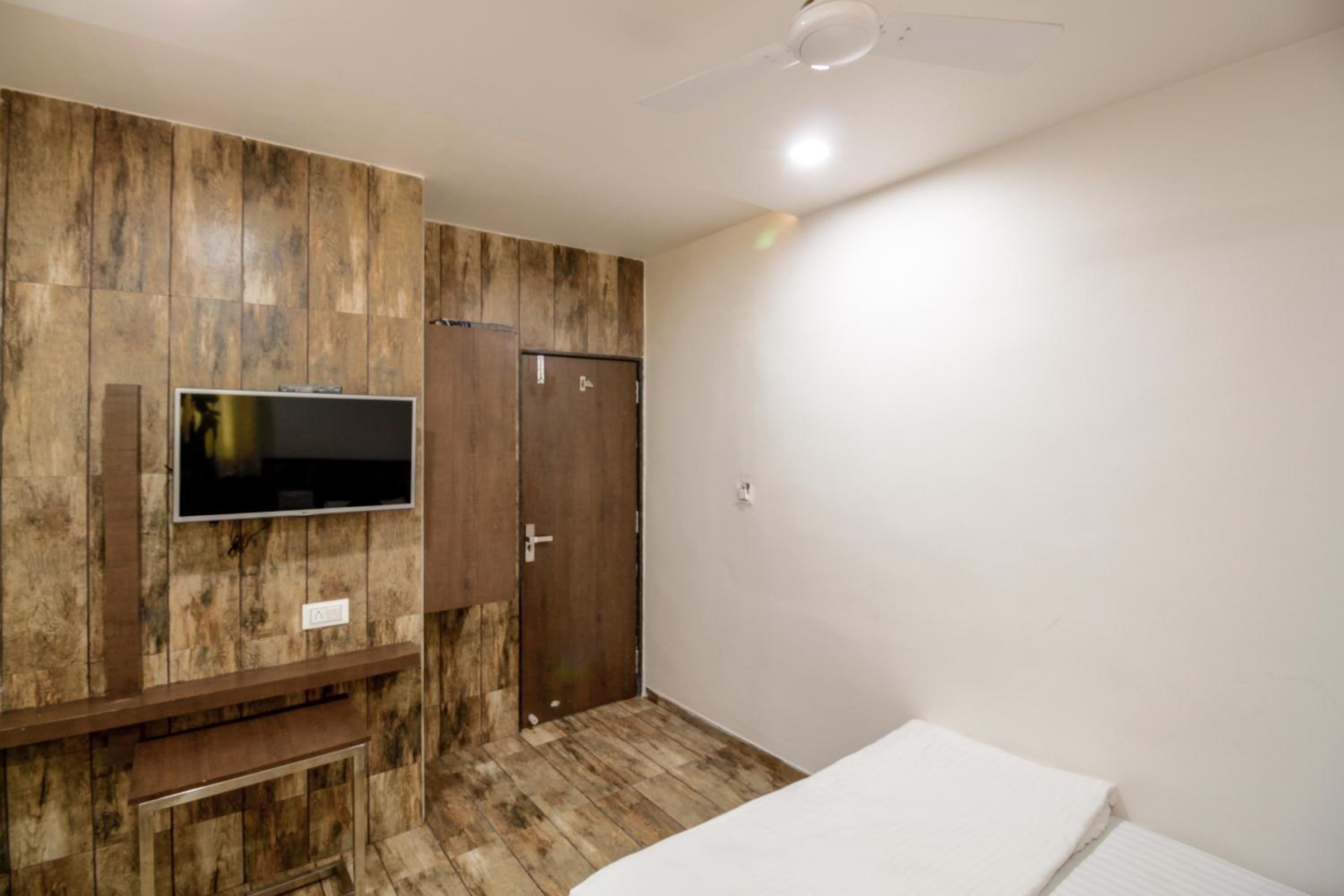 Standard Double or Twin Room - Photo 5