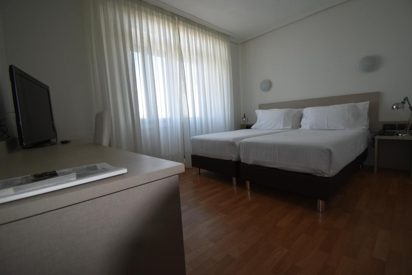 Twin Room - Photo 4
