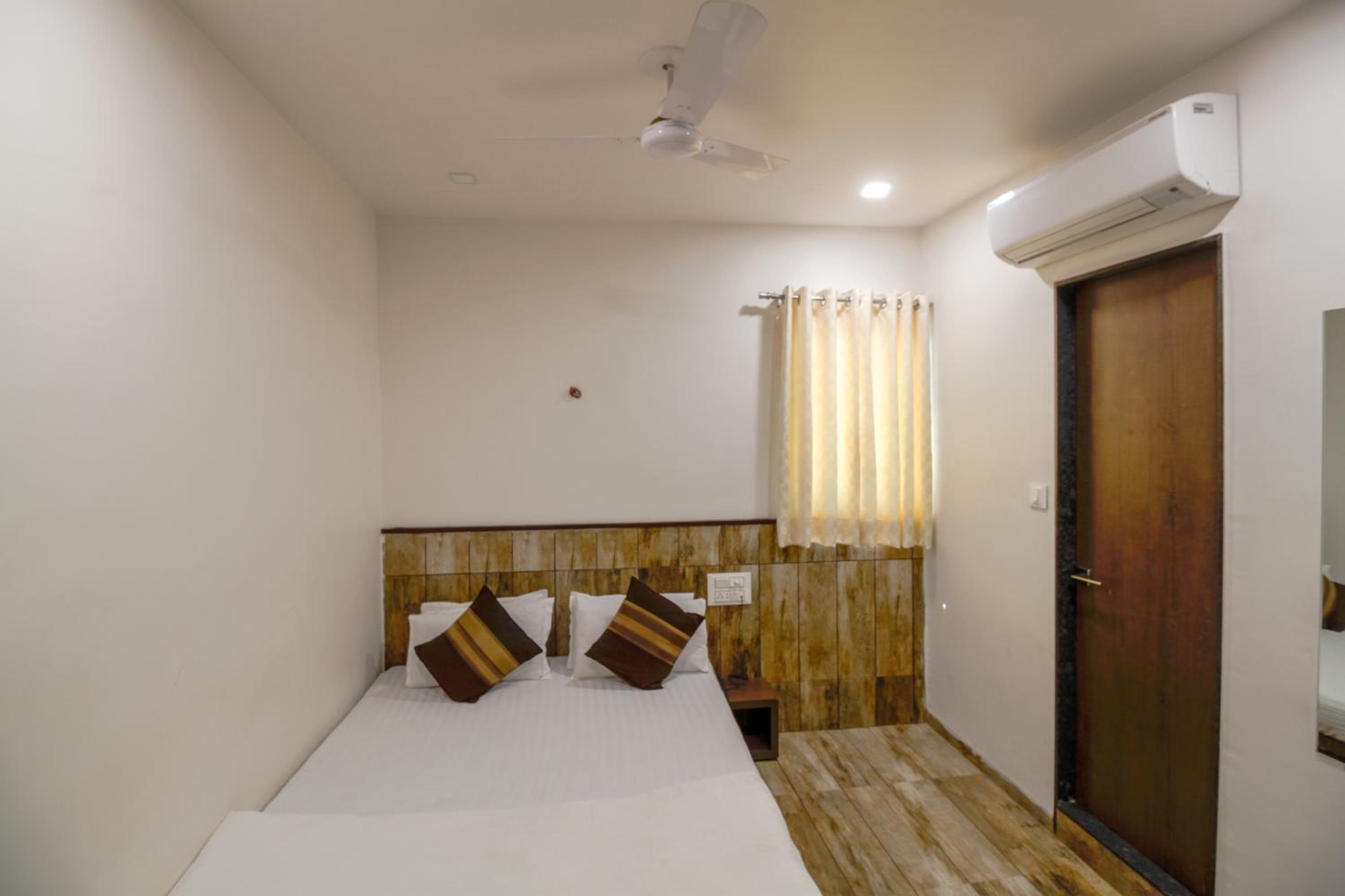 Standard Double or Twin Room - Photo 6
