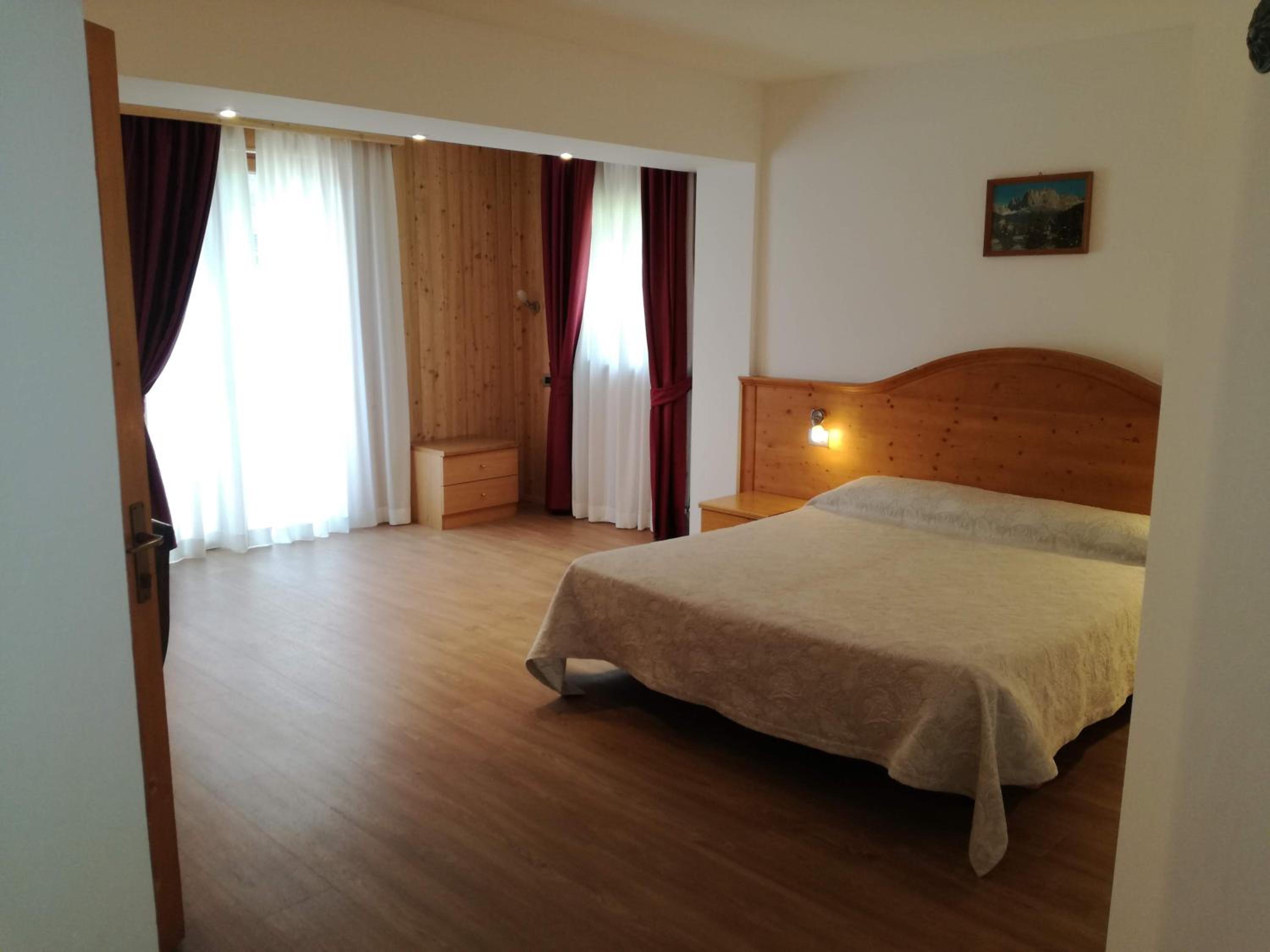 Junior Suite with Balcony - Photo 9