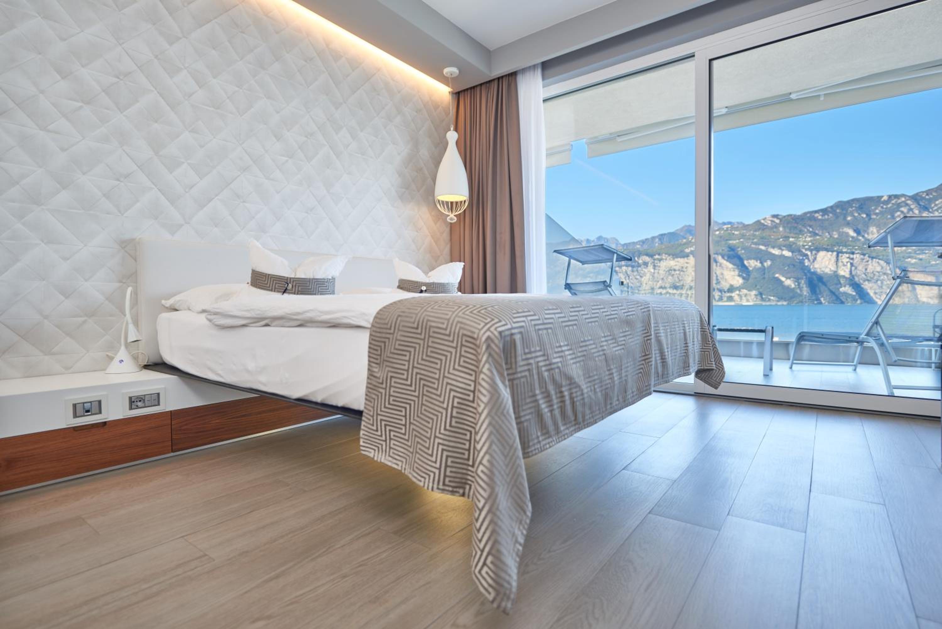 Suite with Lake View