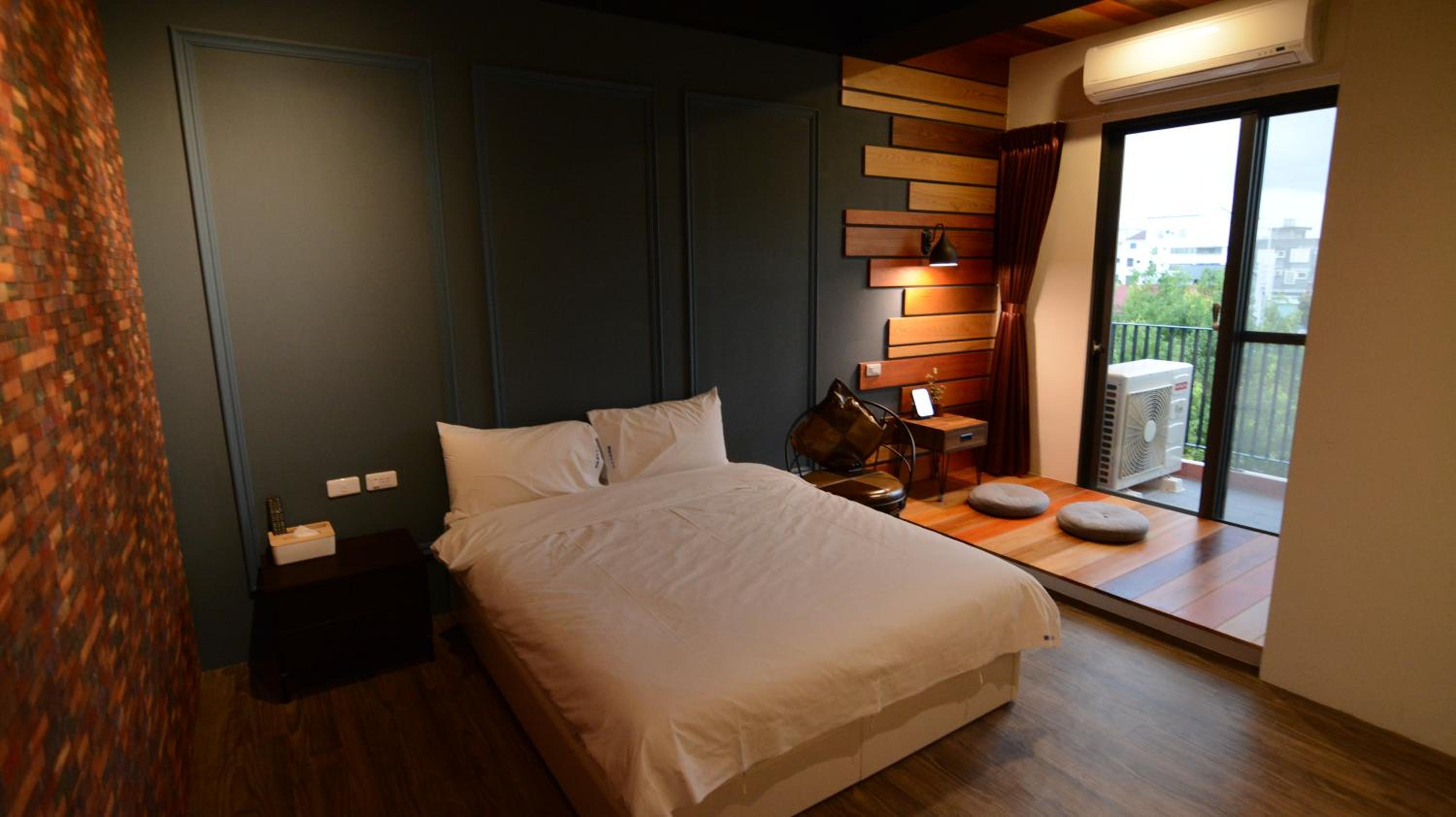 Room 302 photo 3