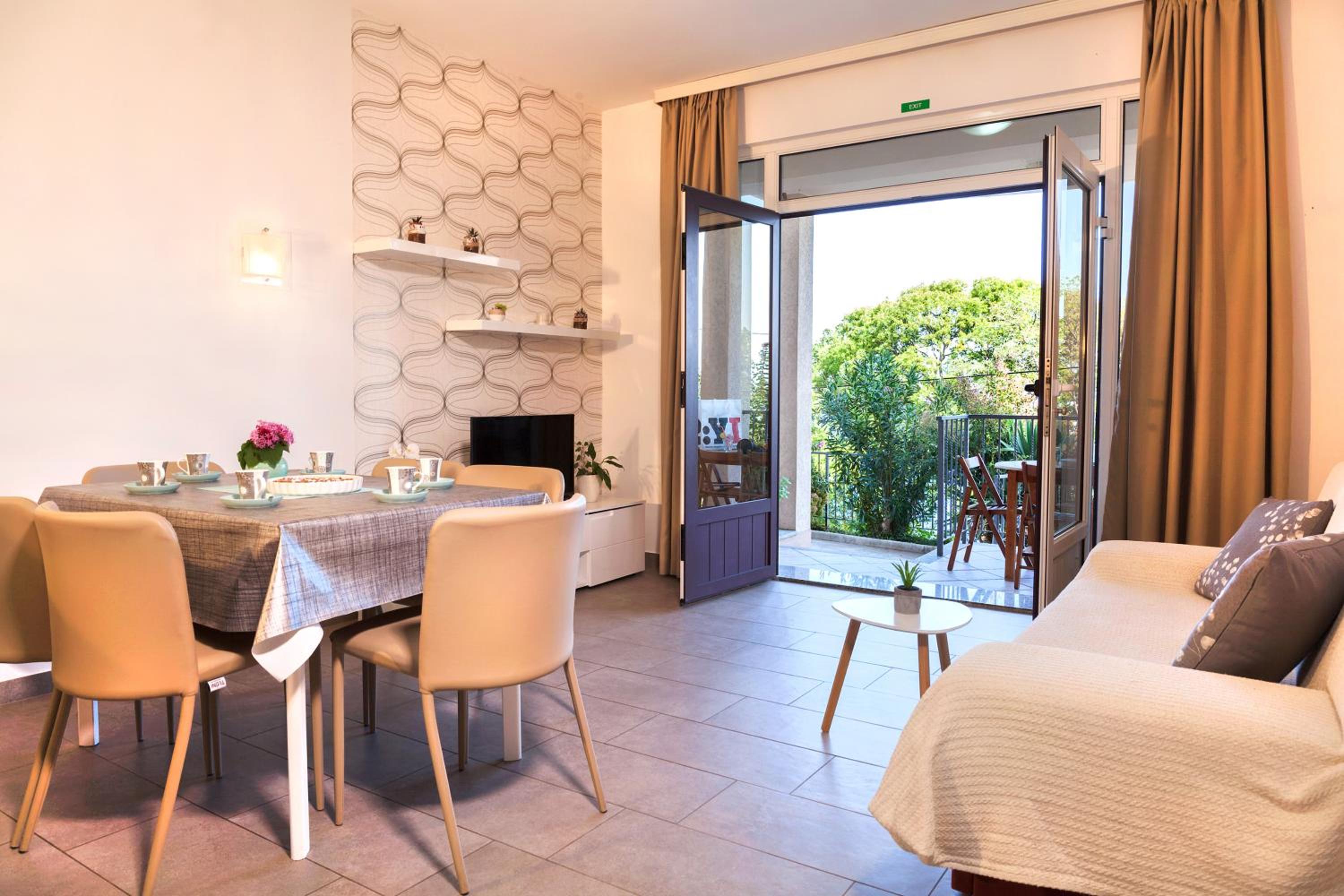 Deluxe Two-Bedroom Apartment with Terrace and Sea View