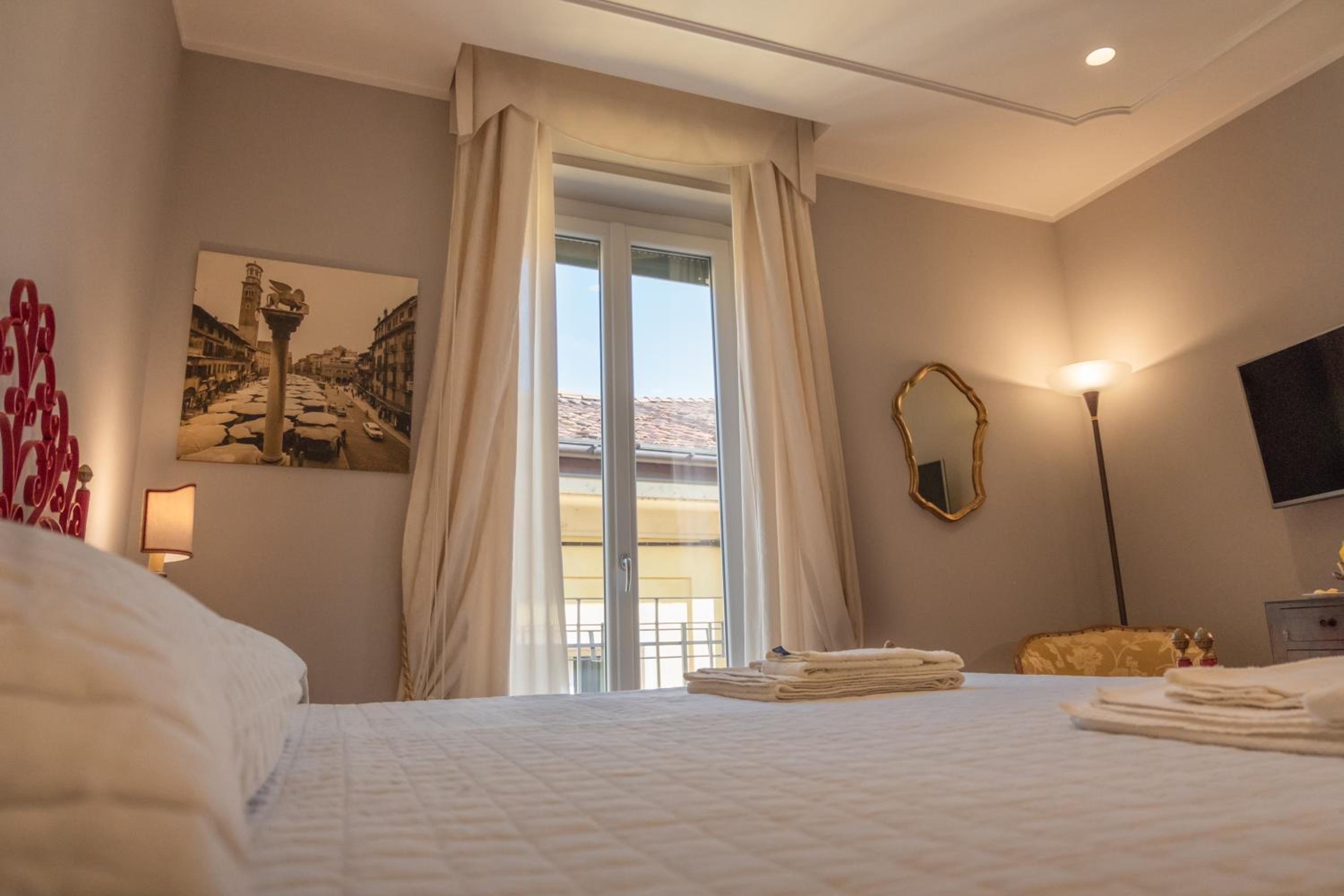 Deluxe Room - Photo 1