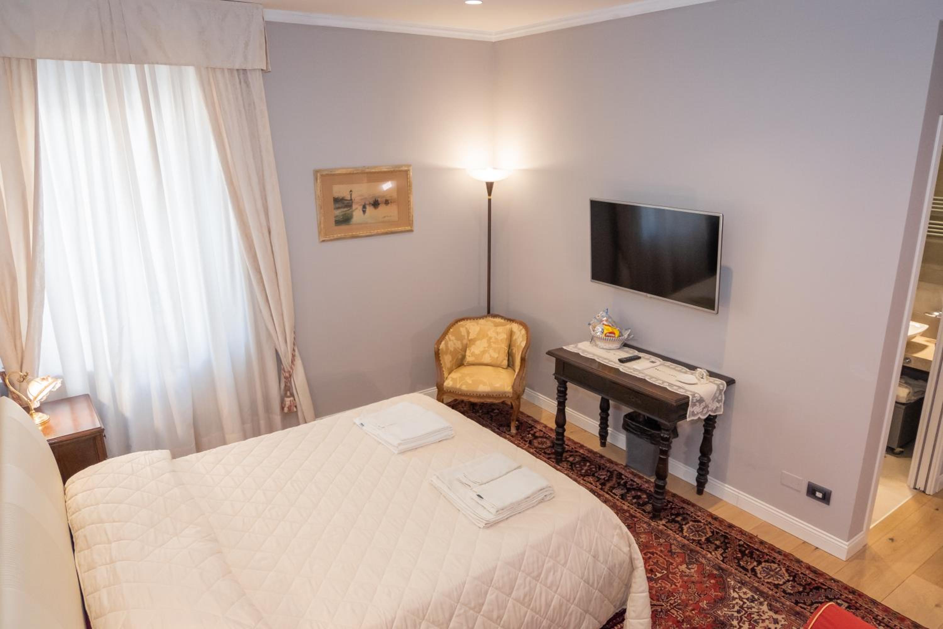 Deluxe Room - Photo 3