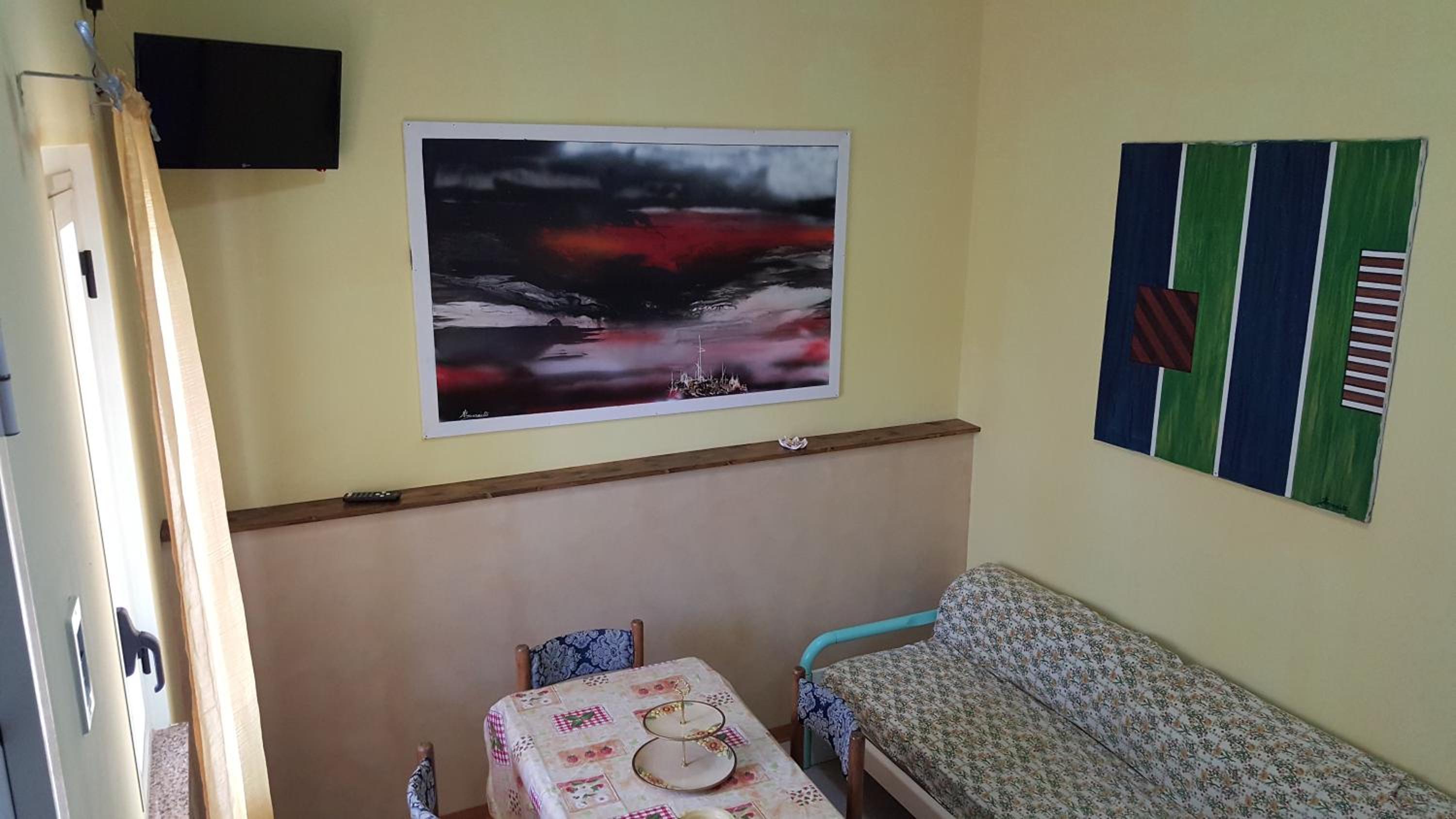 Studio Apartment with One Double Bed