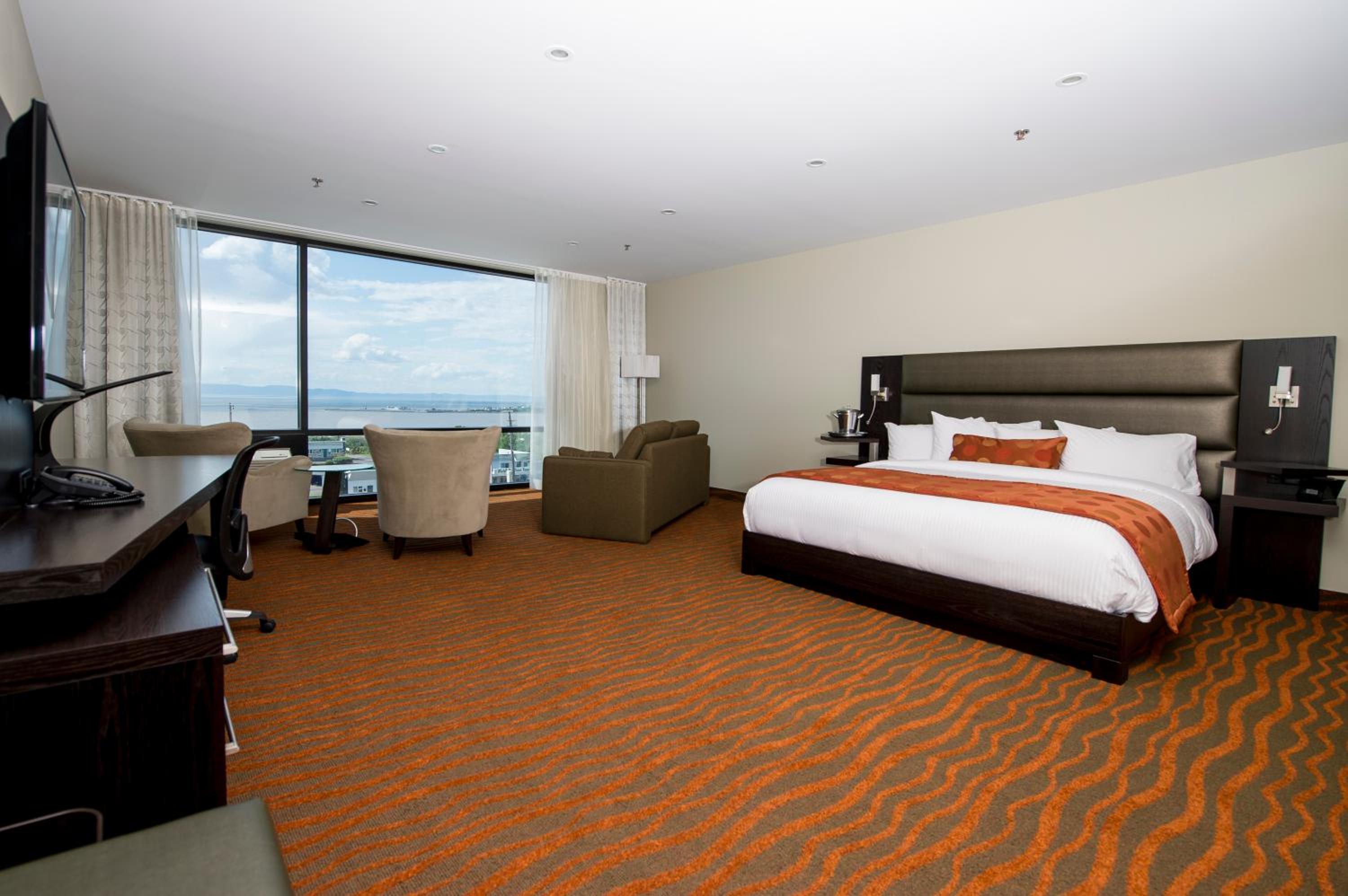 King Suite with River View - Non-smoking