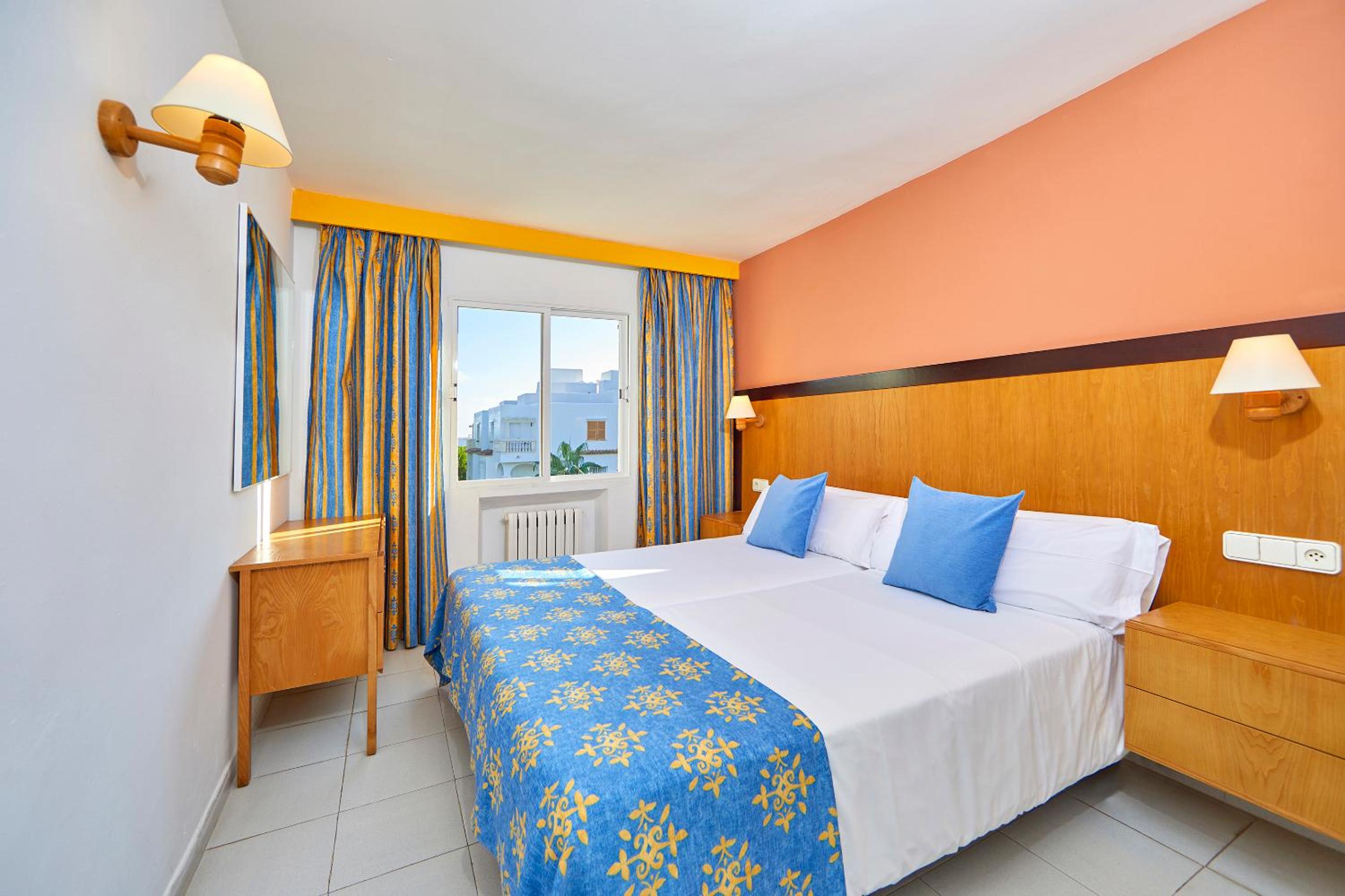 Two-Bedroom Apartment Self Catering thumbnail 6