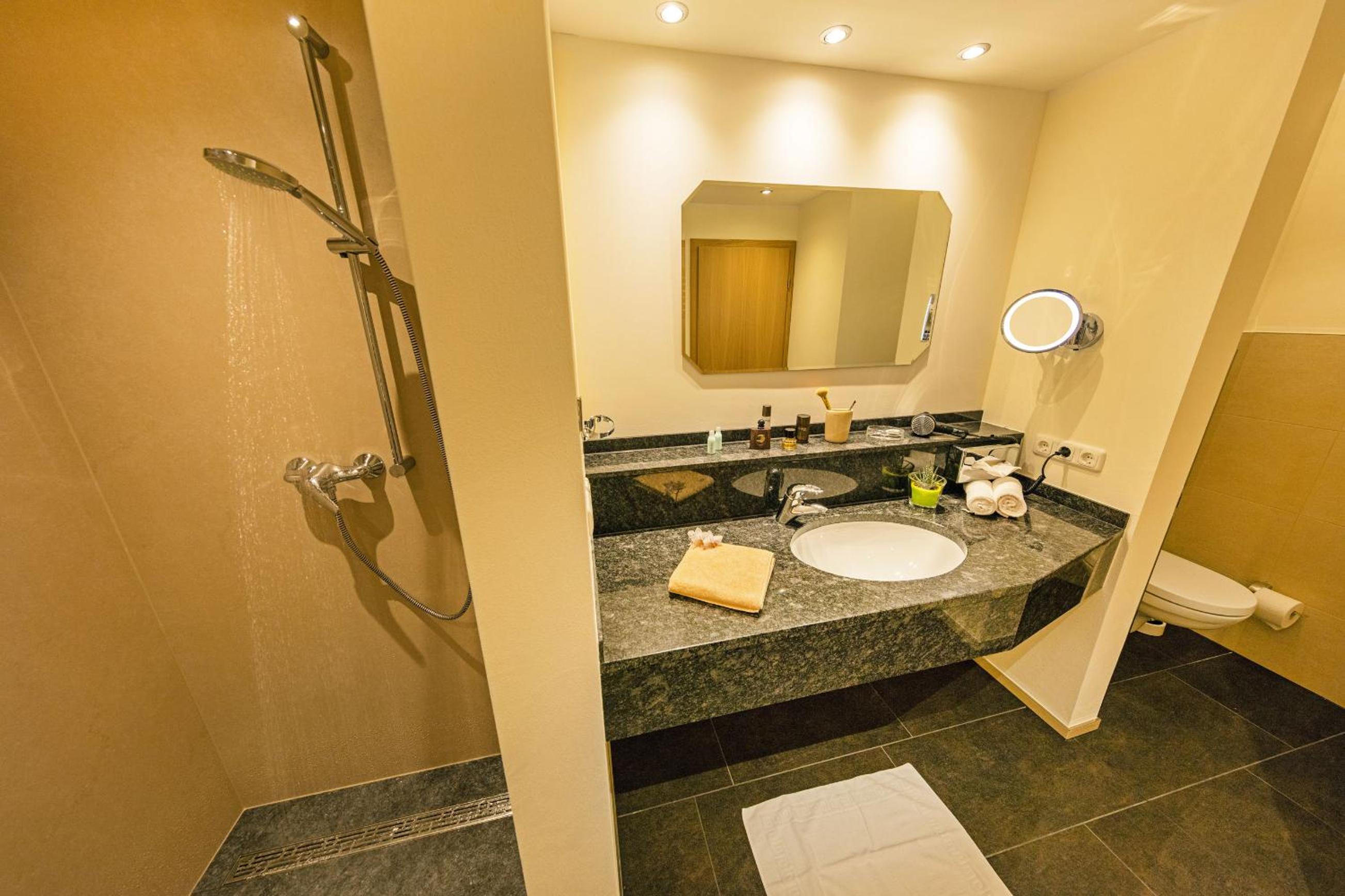 Junior Suite with Balcony photo 2