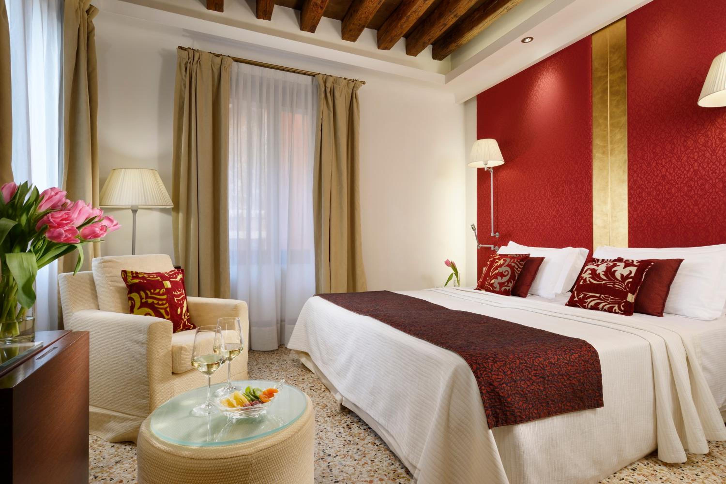 Deluxe Double Room With Lateral Canal View  photo 1