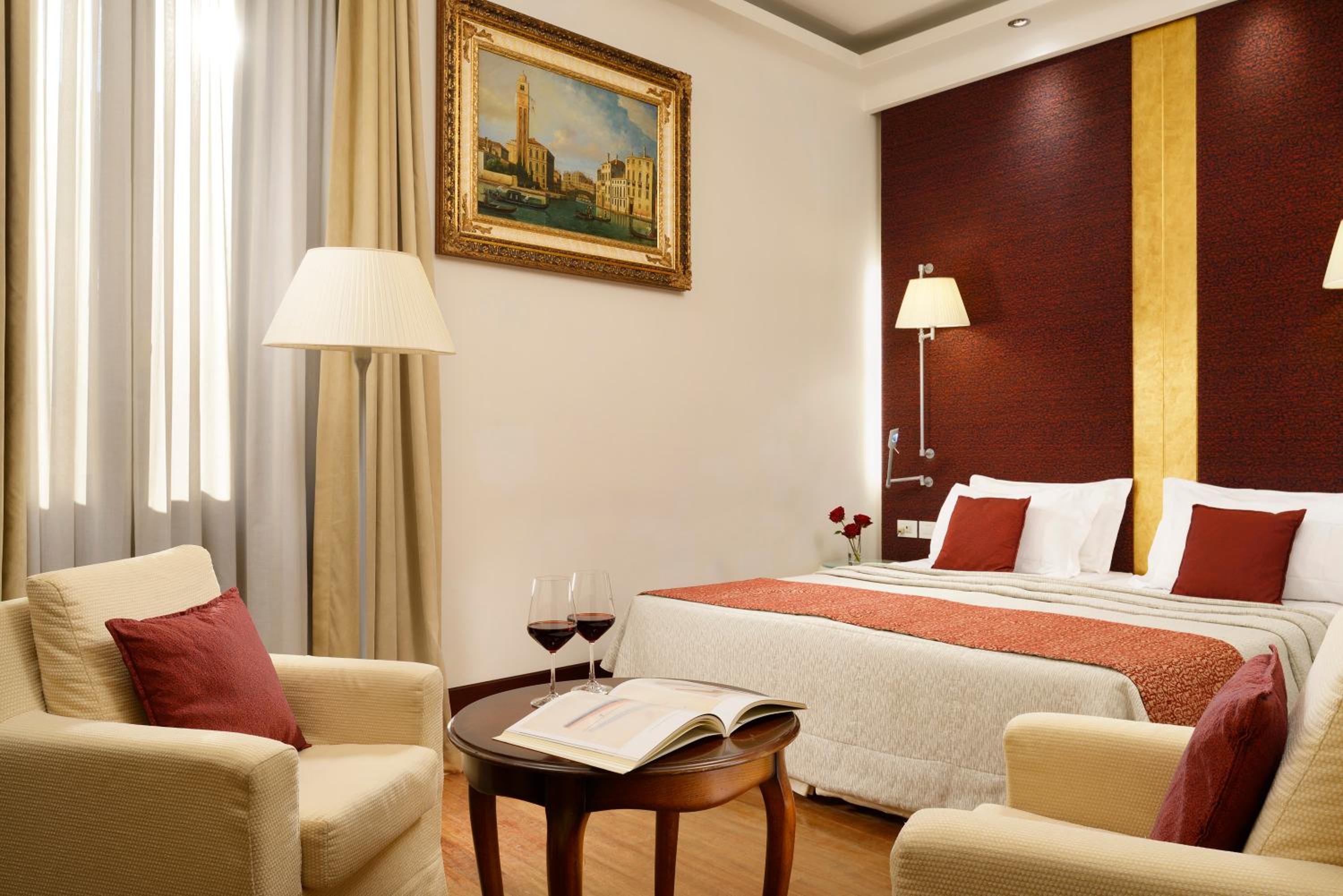 Deluxe Double Room With Lateral Canal View  photo 2