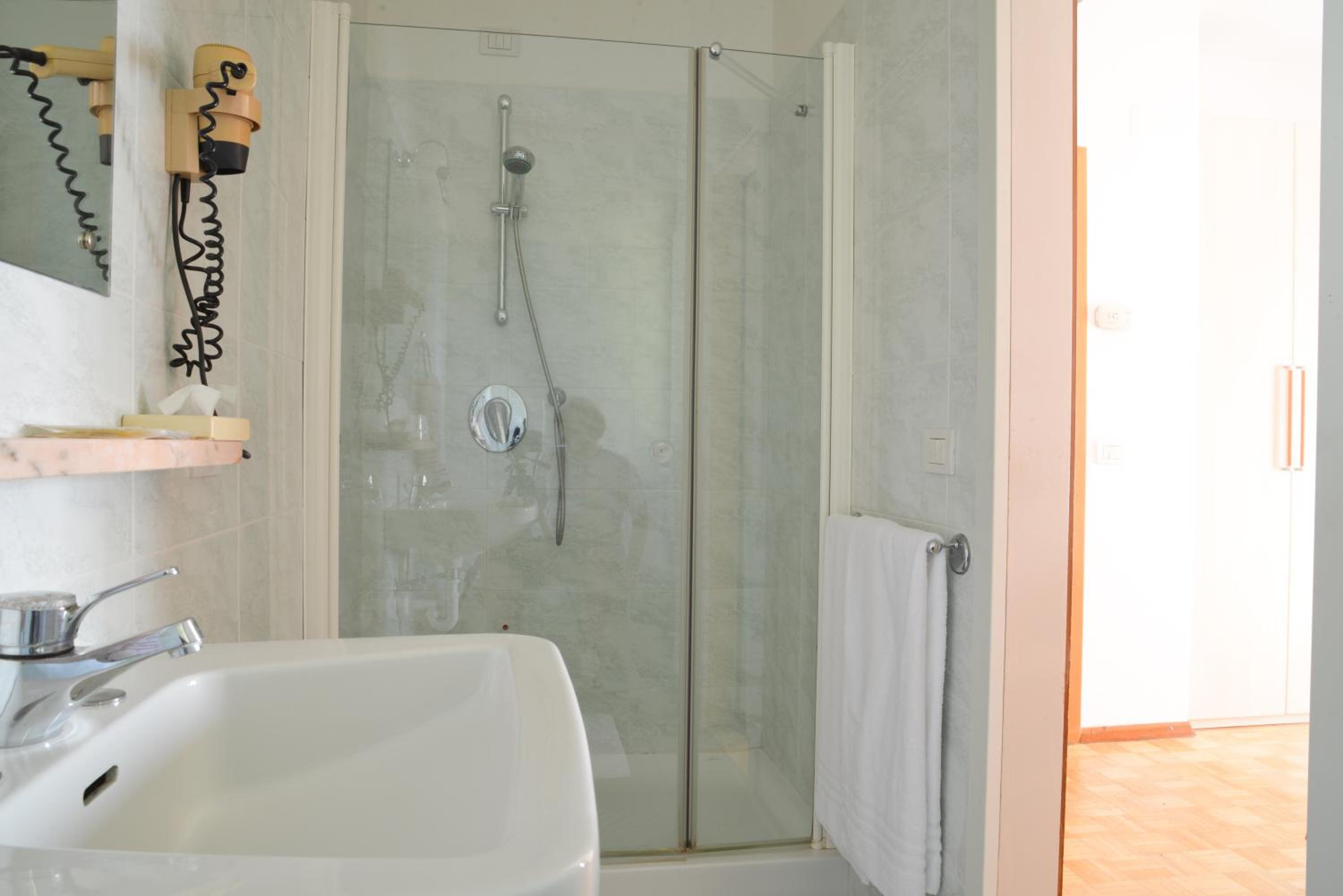 Double or Twin Room with Balcony photo 2