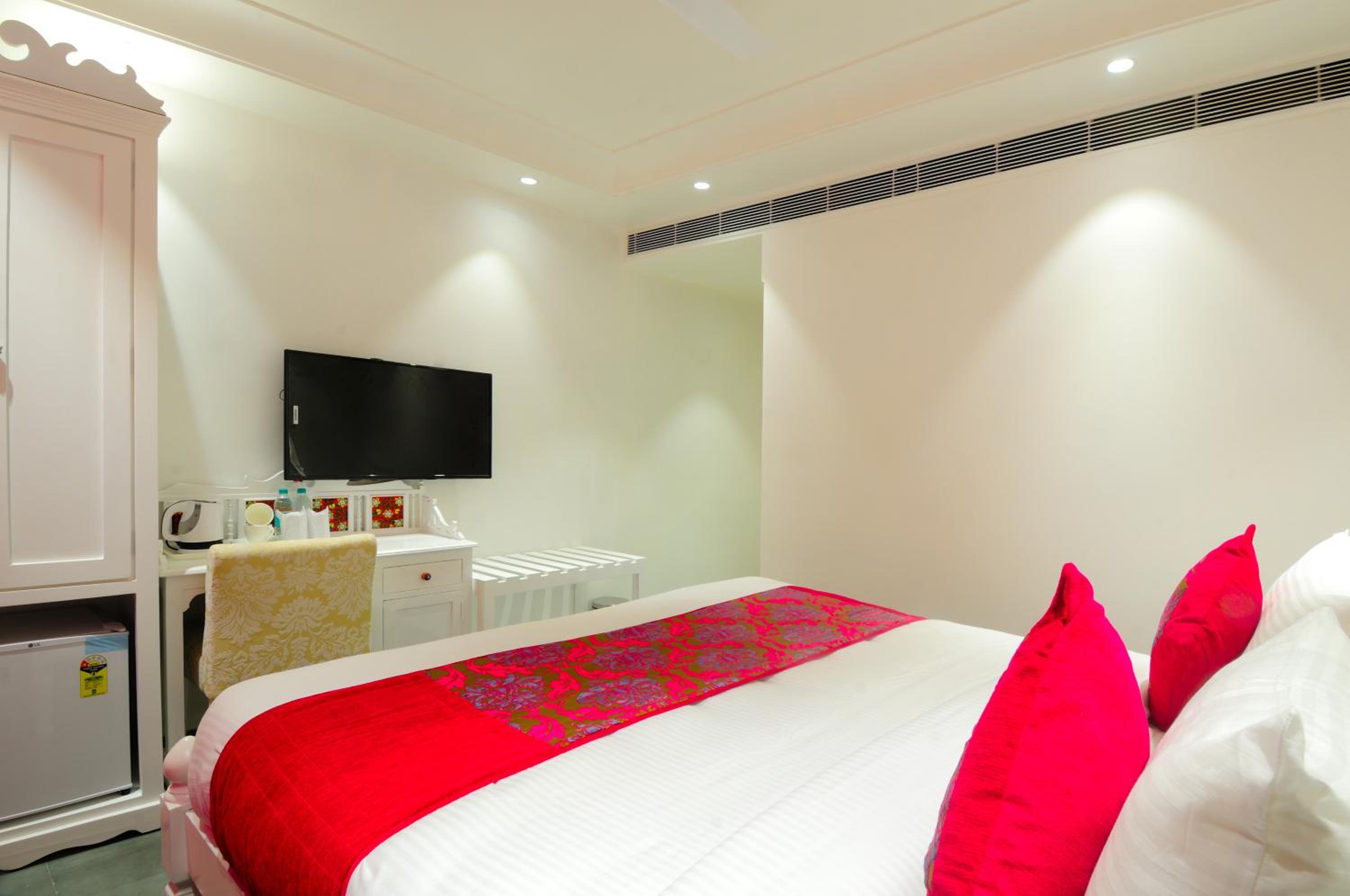 Heritage Boutique Room - Photo 11