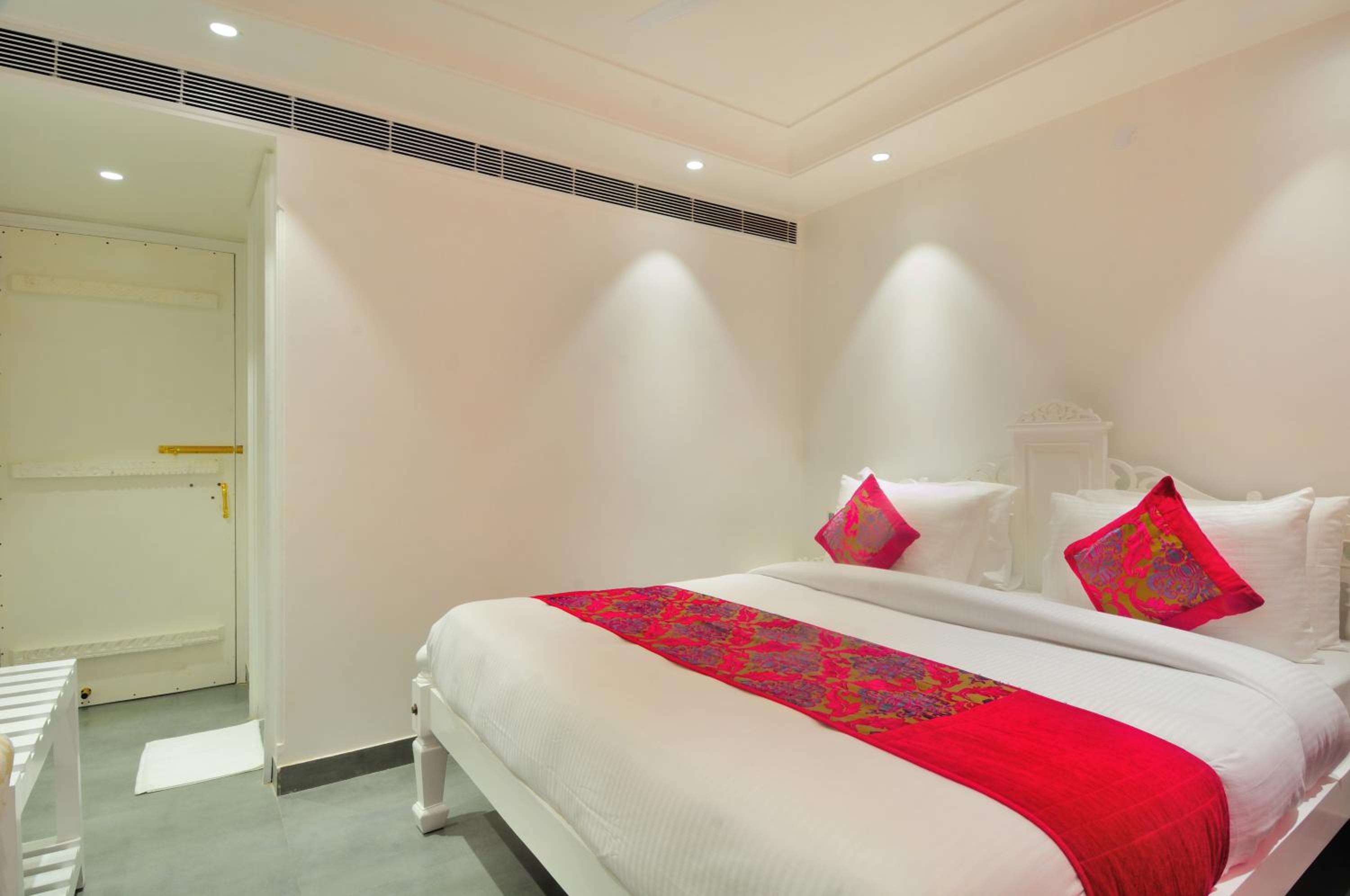 Heritage Boutique Room - Photo 10