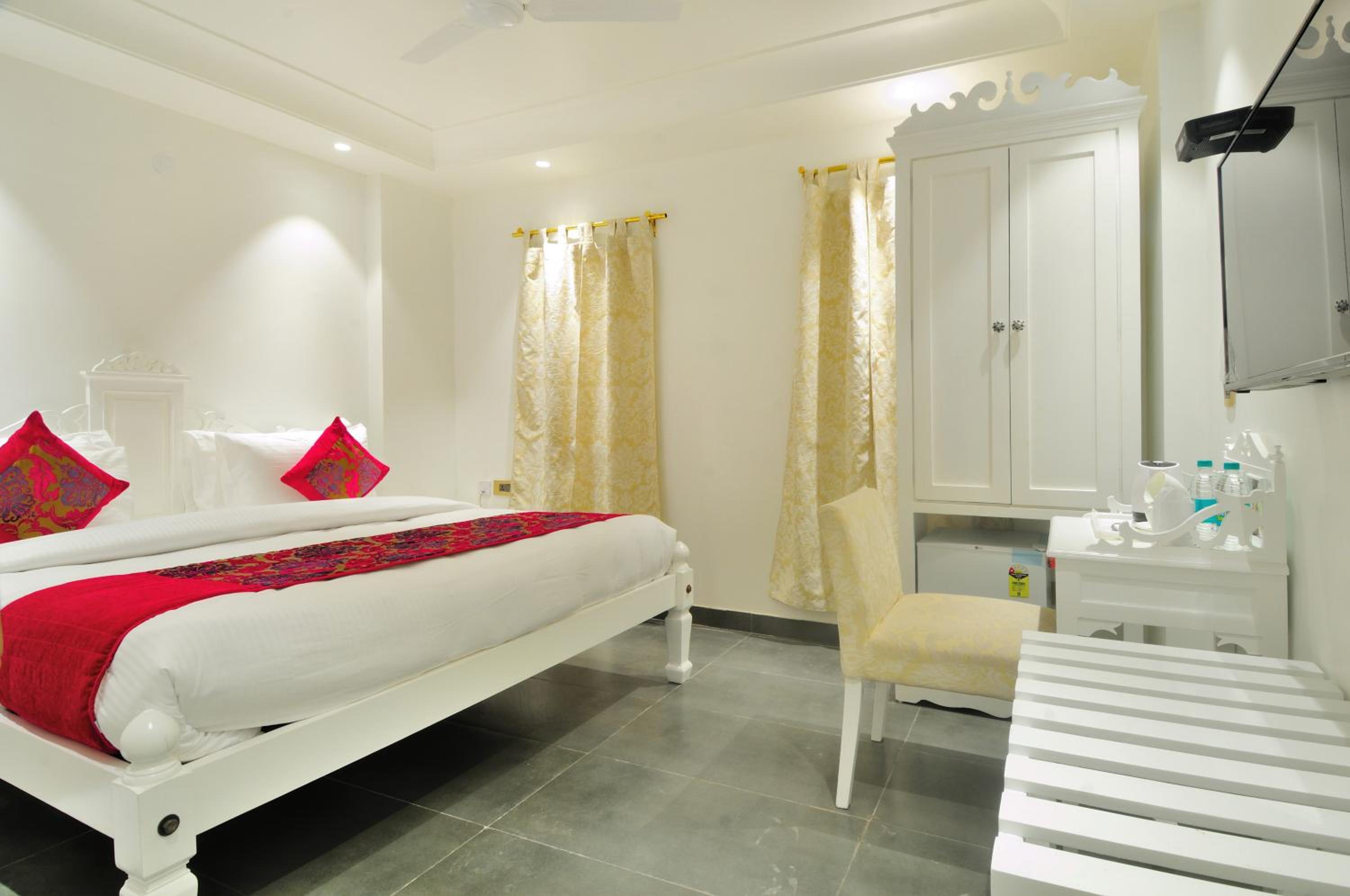 Heritage Boutique Room - Photo 30