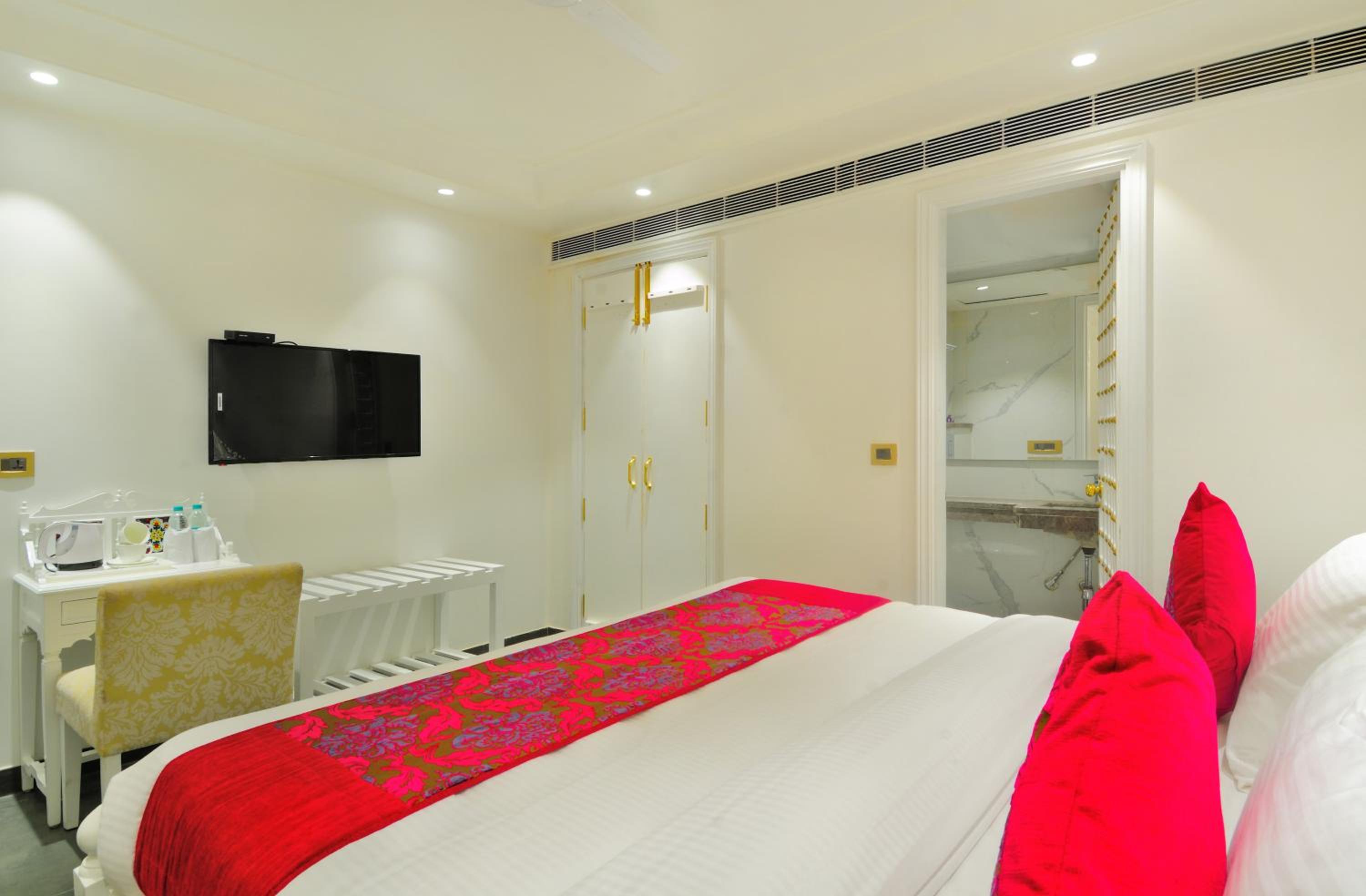 Heritage Boutique Room - Photo 9