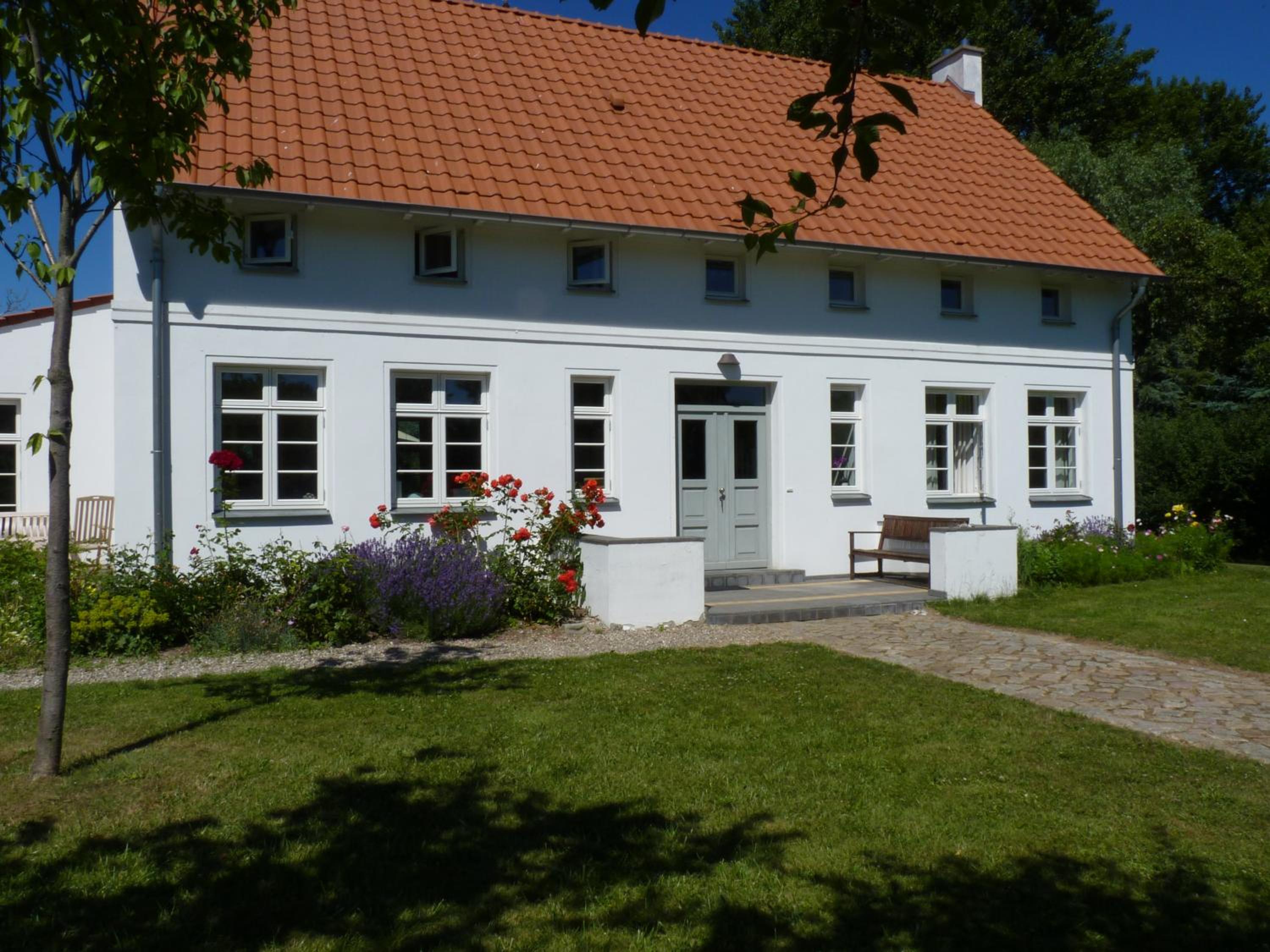 Five-Bedroom House photo 3
