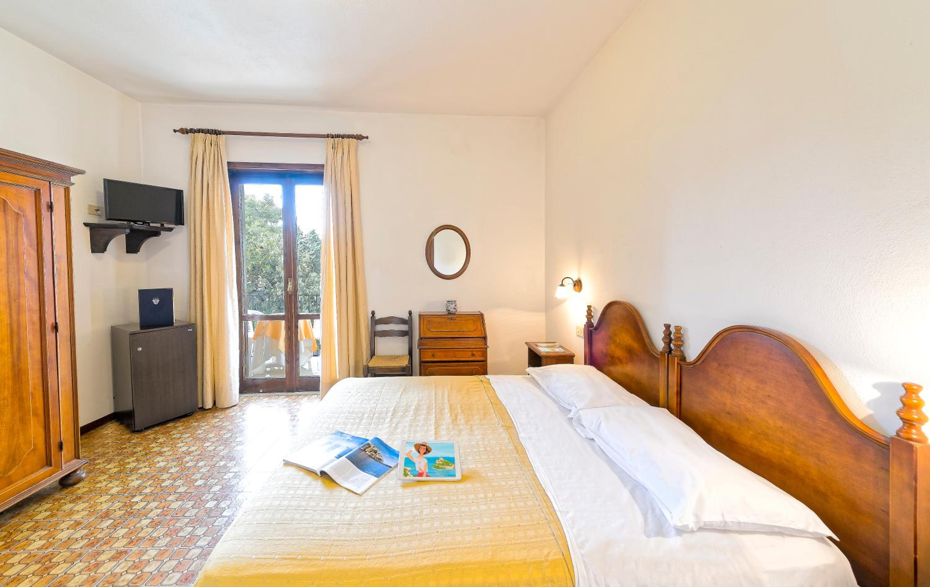 Standard Double or Twin Room - Photo 2