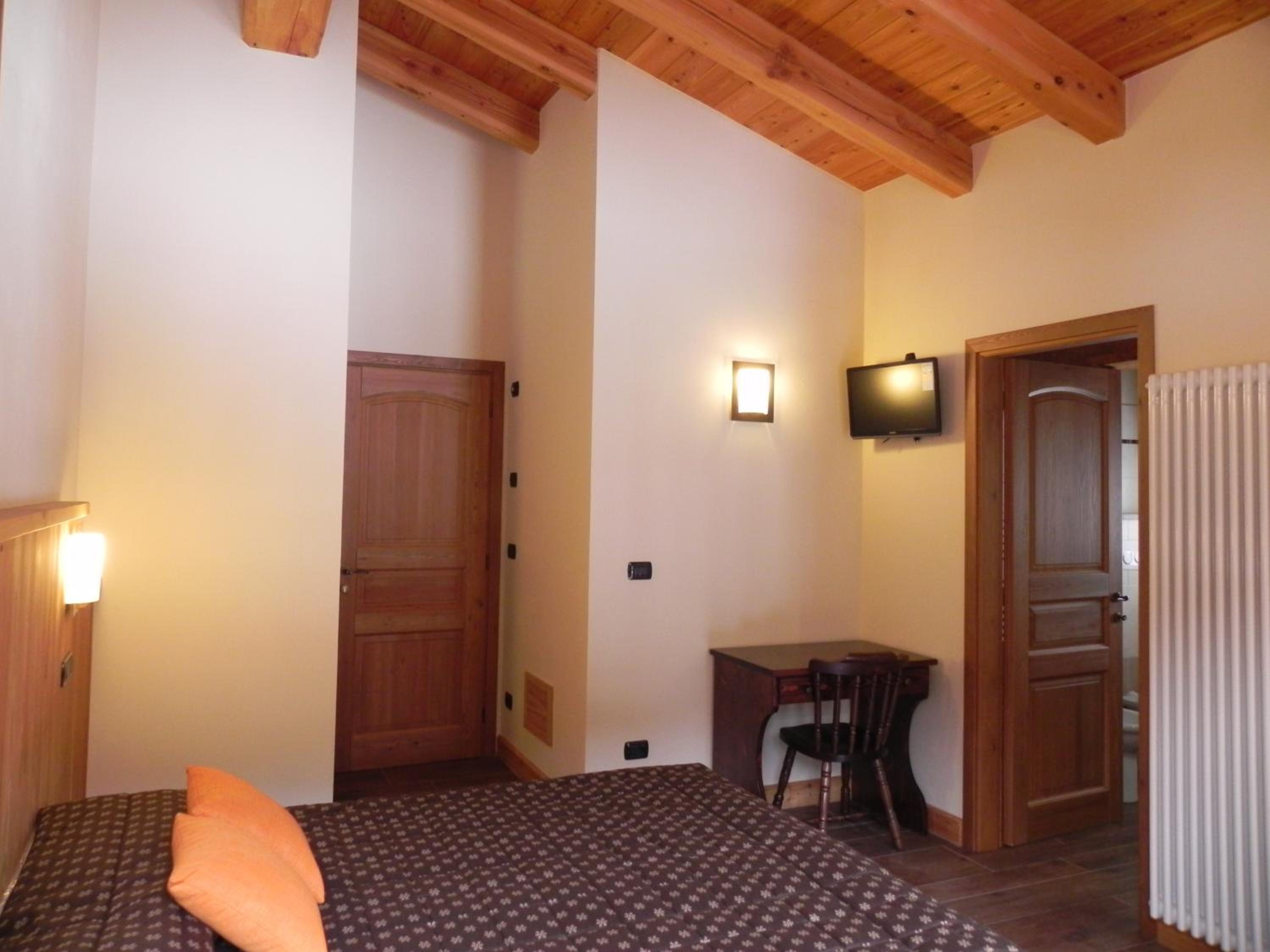 Double or Twin Room with Balcony photo 2