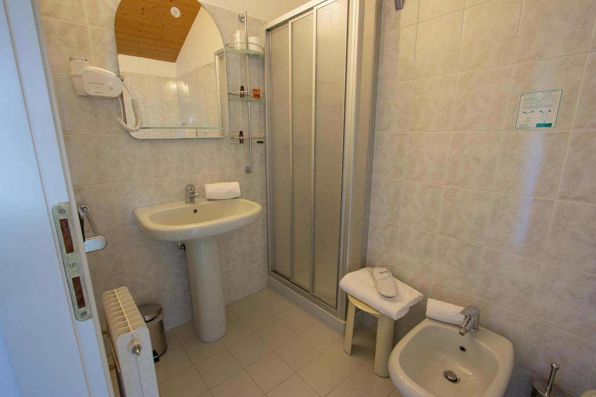 Quadruple Room - Photo 4