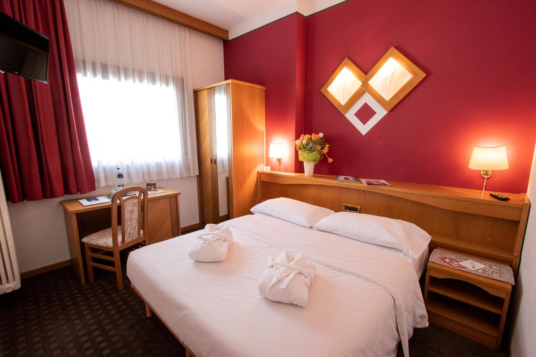 Superior Double or Twin Room - Photo 6