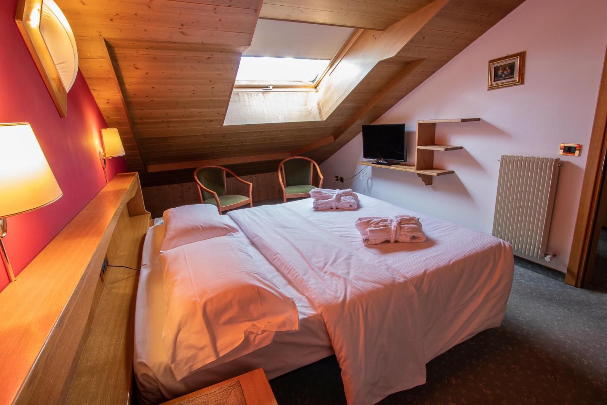 Double or Twin Room - Photo 3