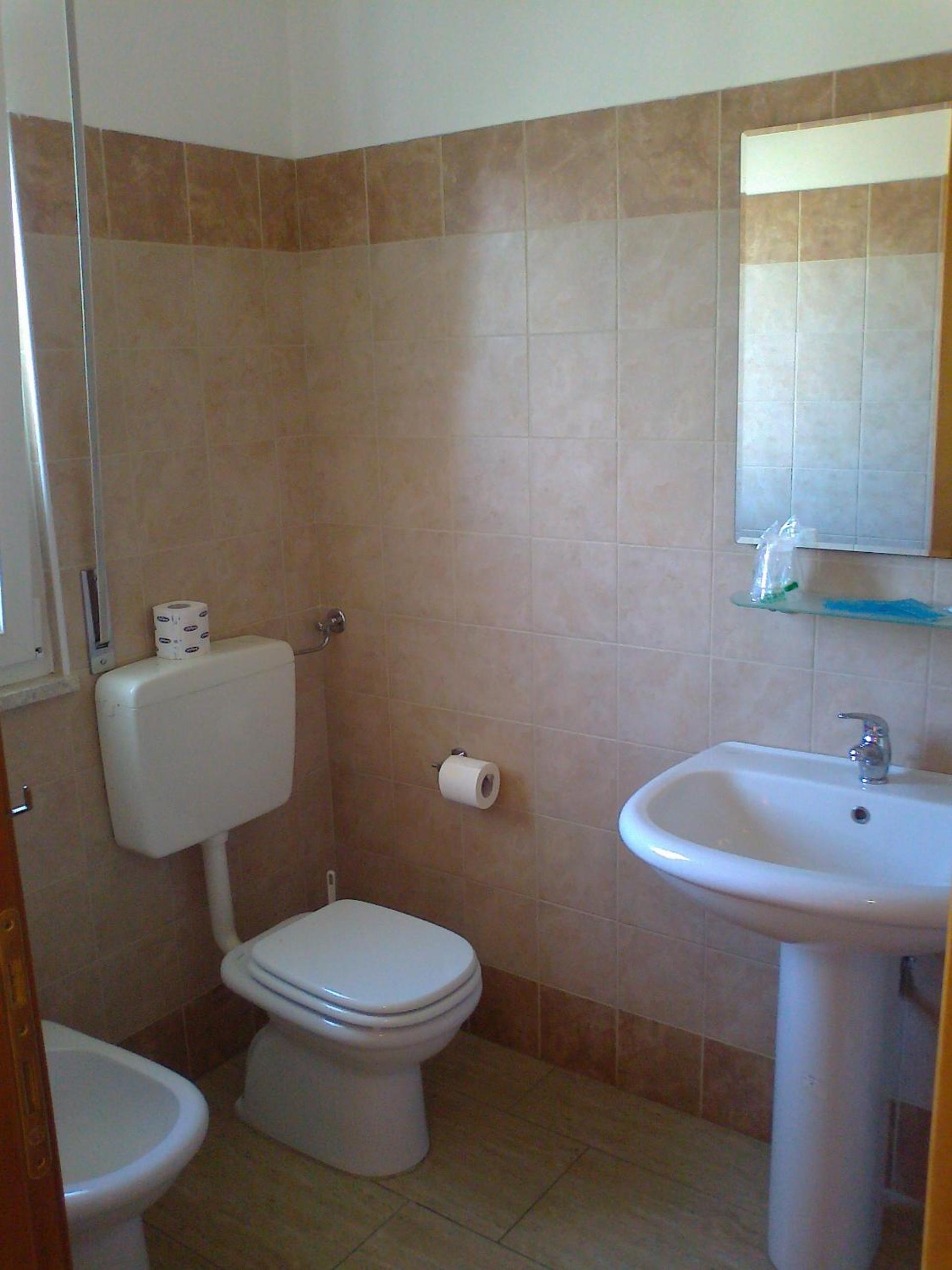 Double or Twin Room - Photo 9