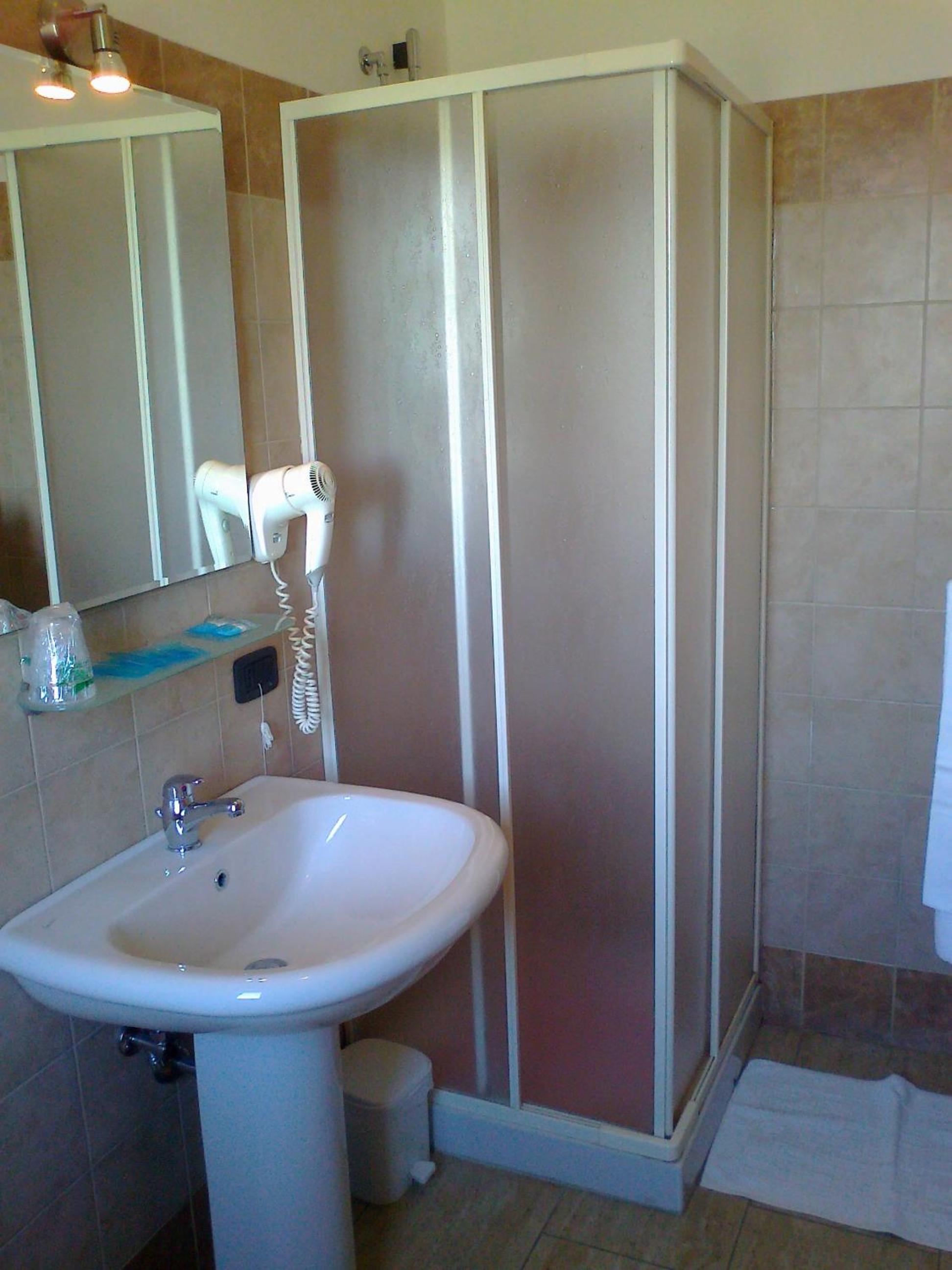 Double or Twin Room - Photo 2