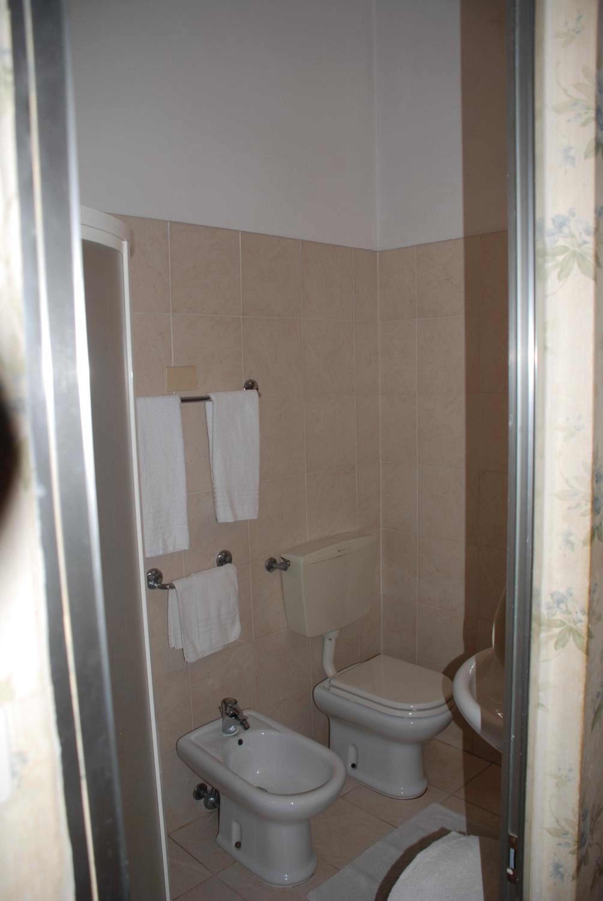 Double or Twin Room - Photo 2
