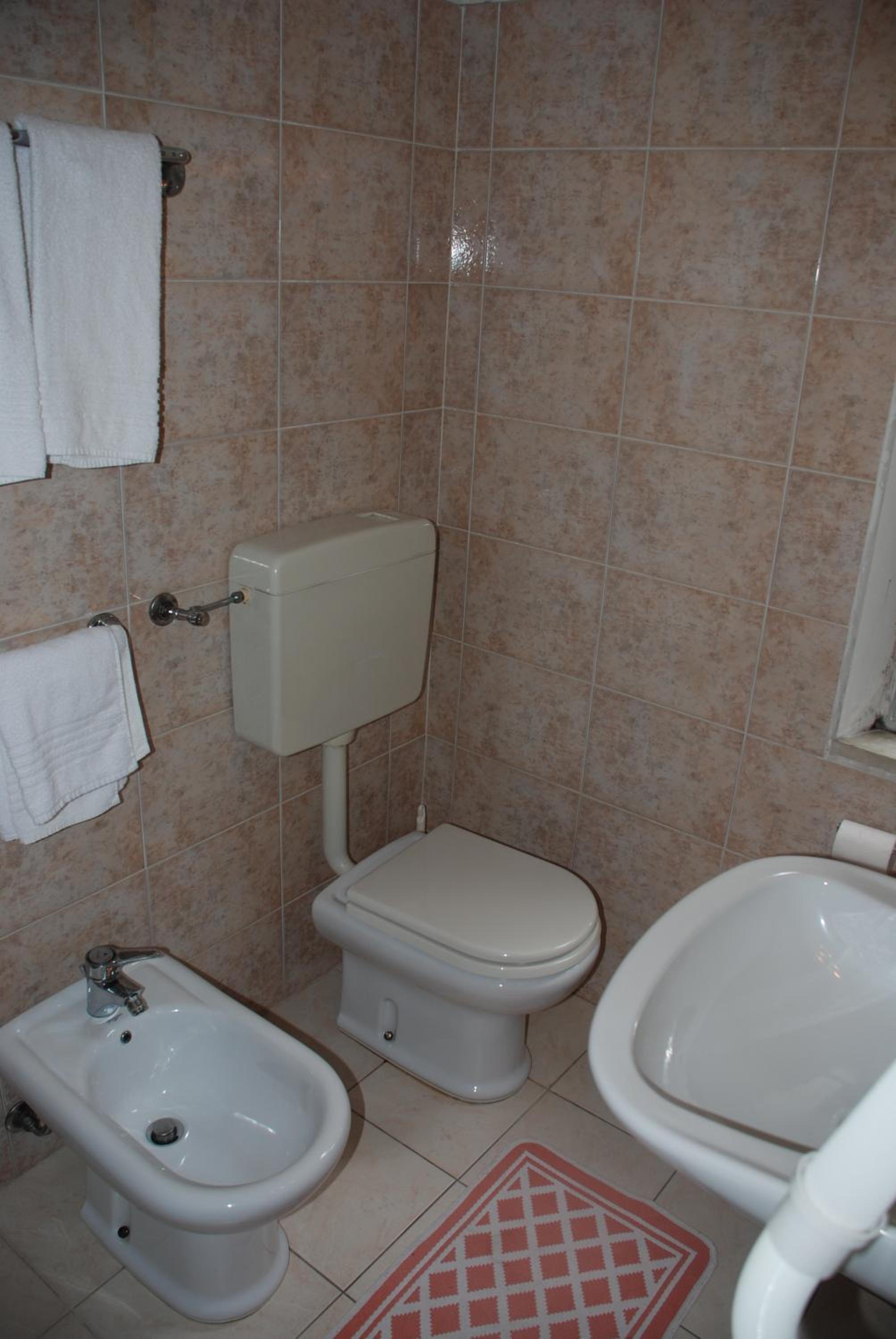 Double or Twin Room - Photo 3