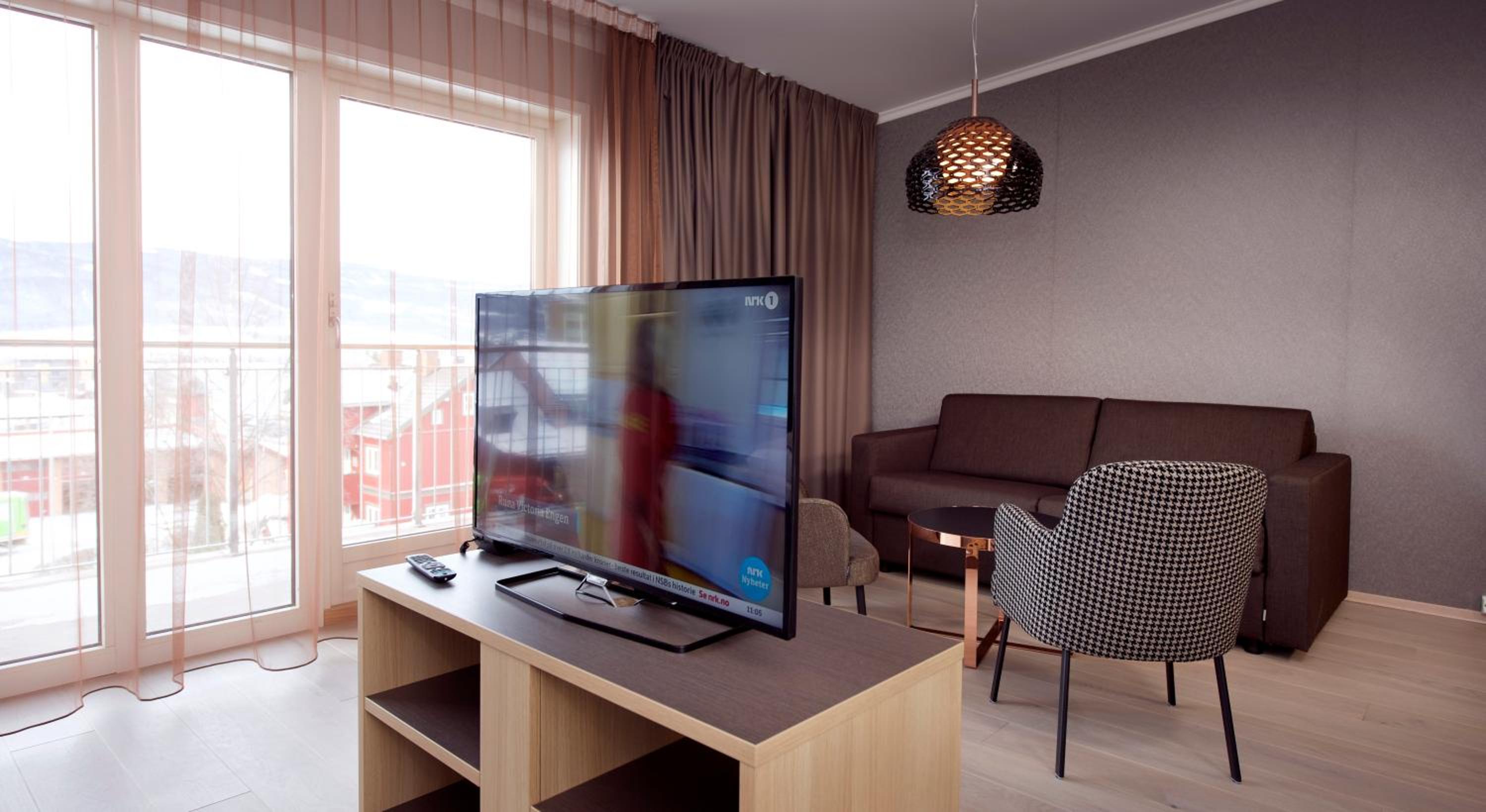 Deluxe Double Room with Balcony thumbnail 6