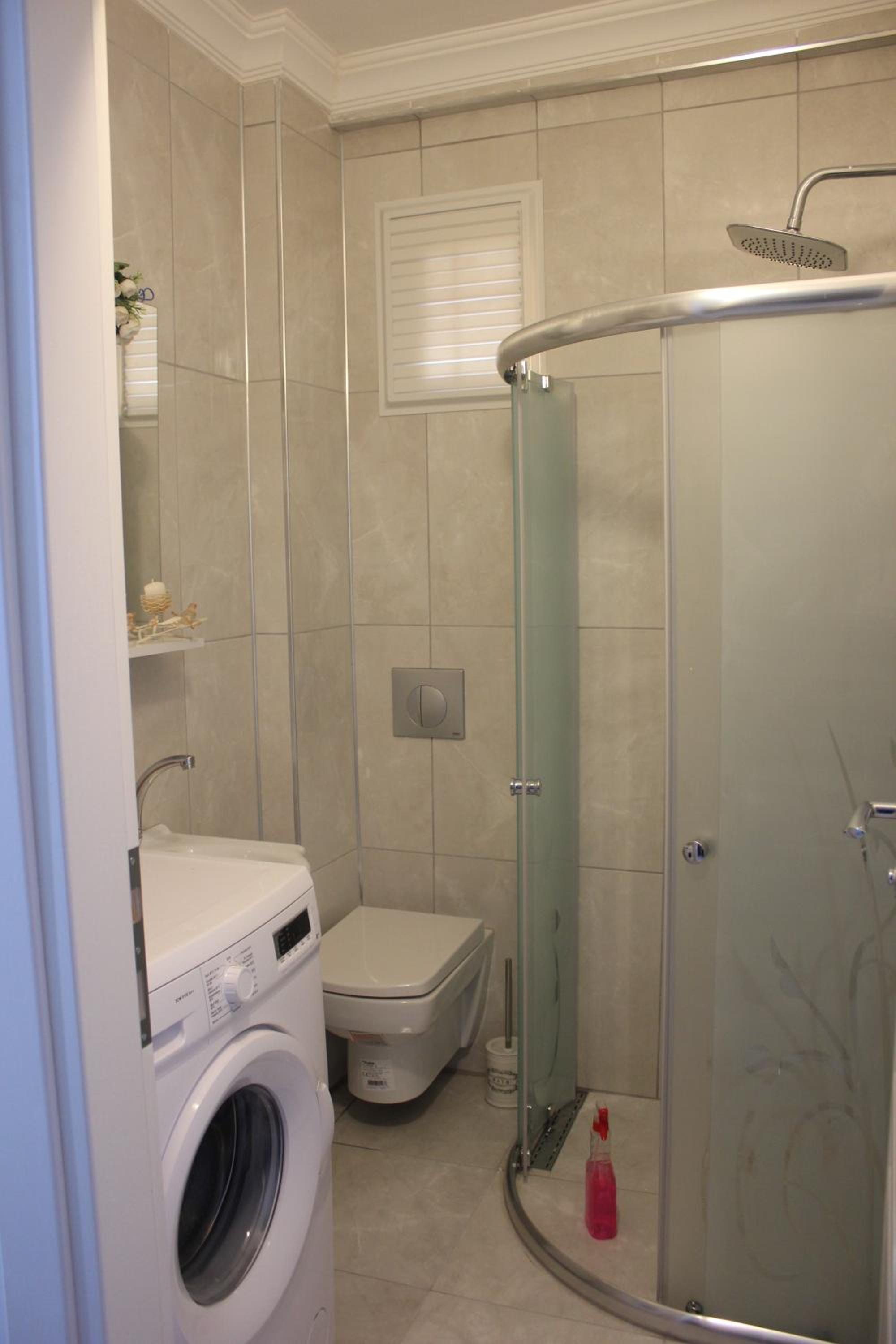 Three-Bedroom Apartment with Sea View and Balcony photo 3