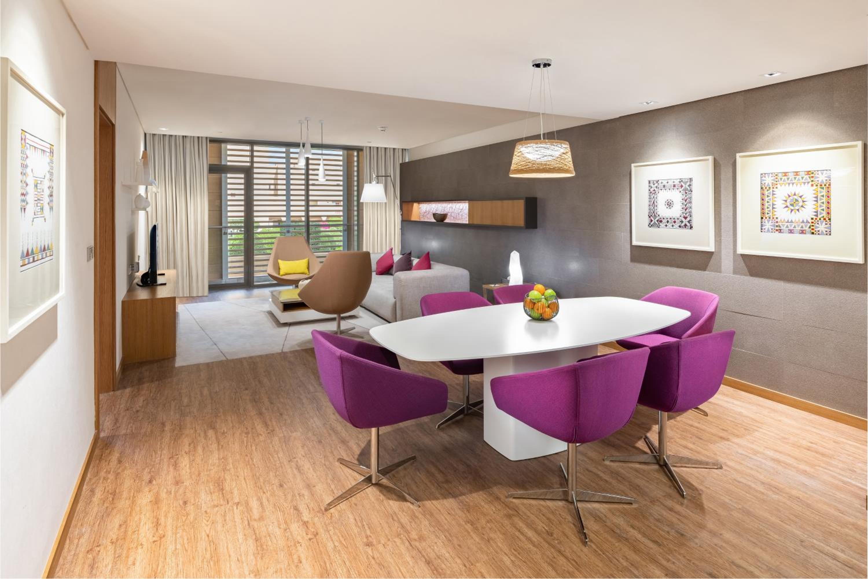 One-Bedroom Suite with Lounge Access