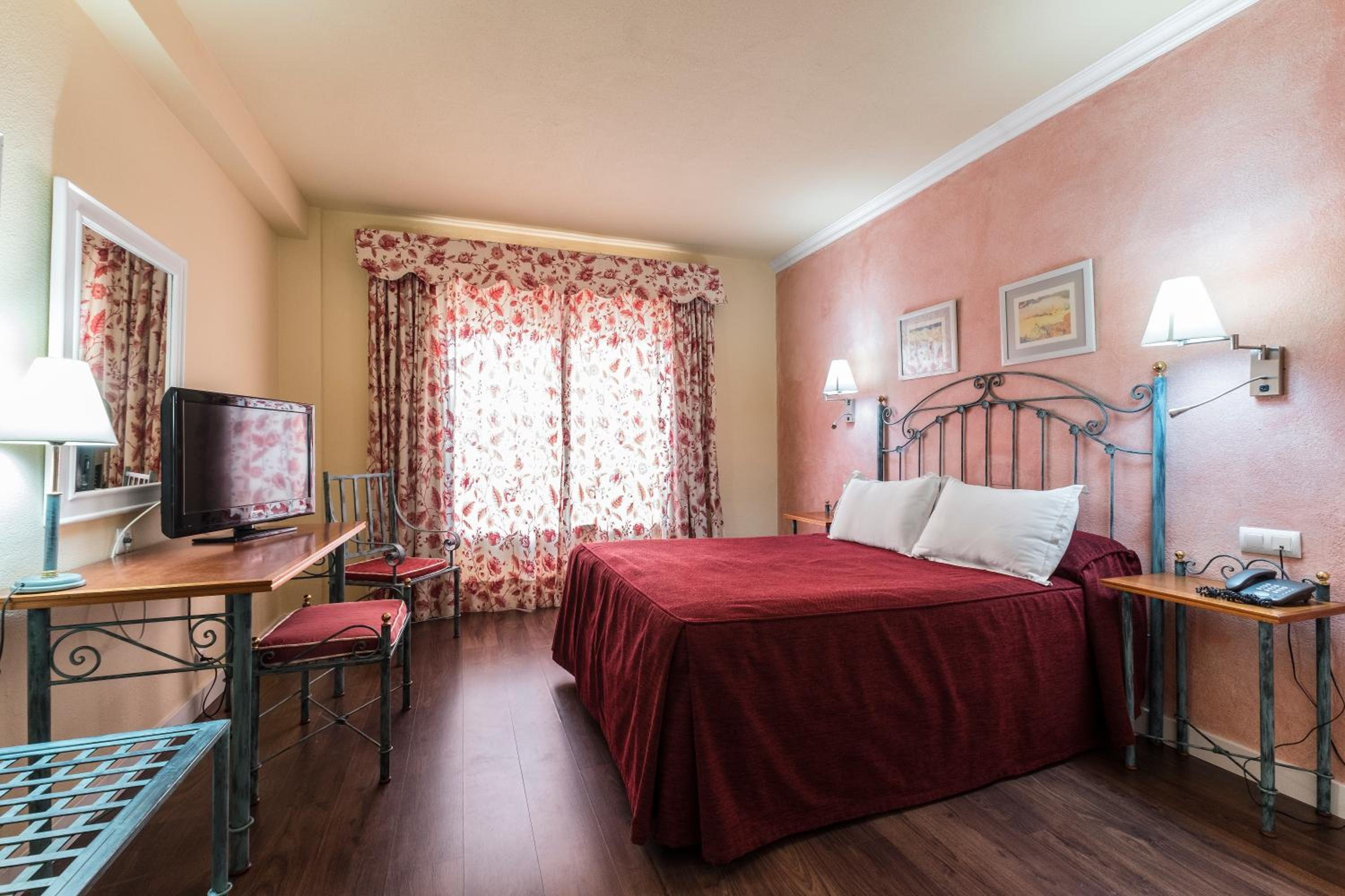 Double Room - Photo 6