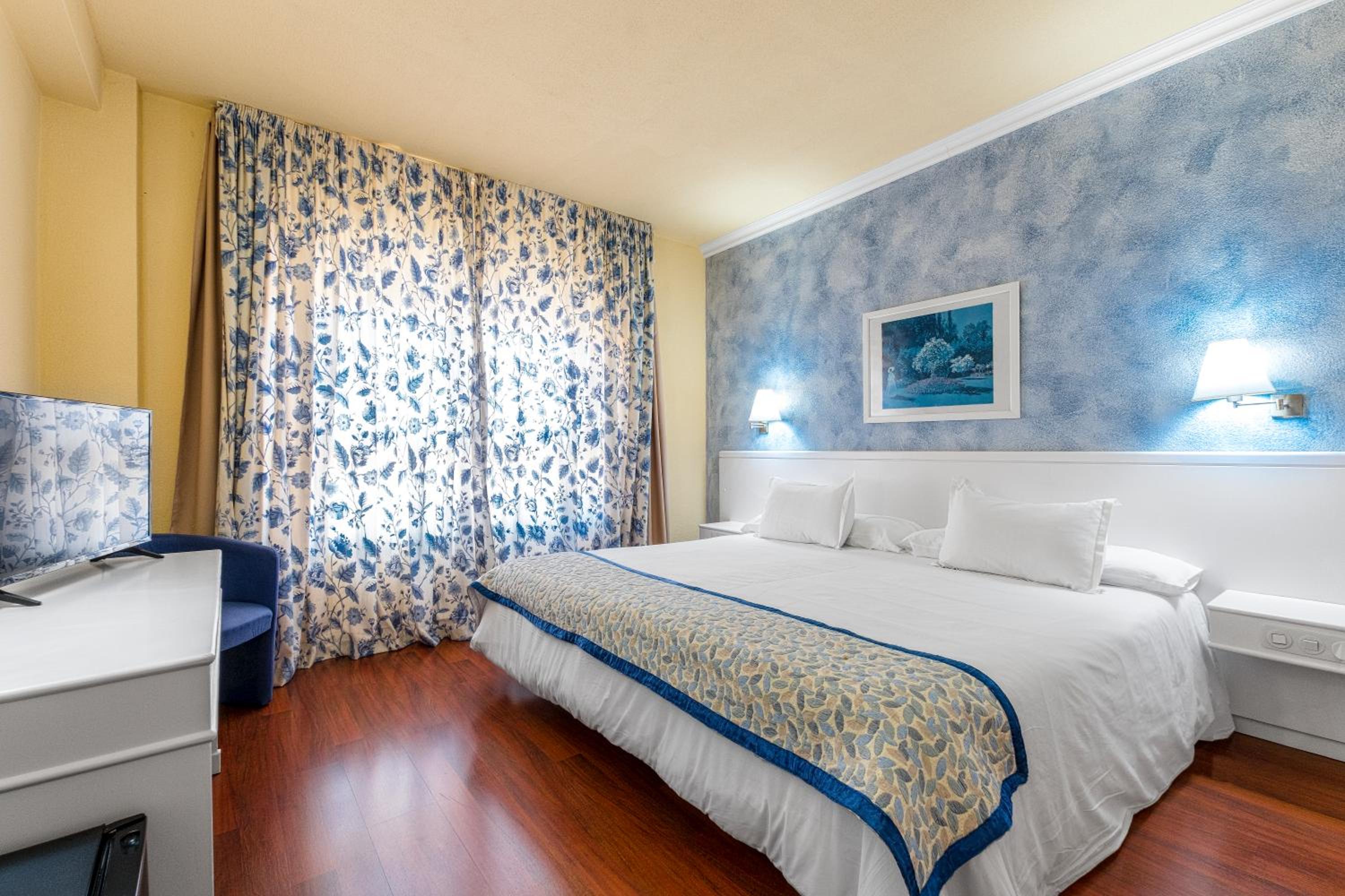 Double Room - Photo 5