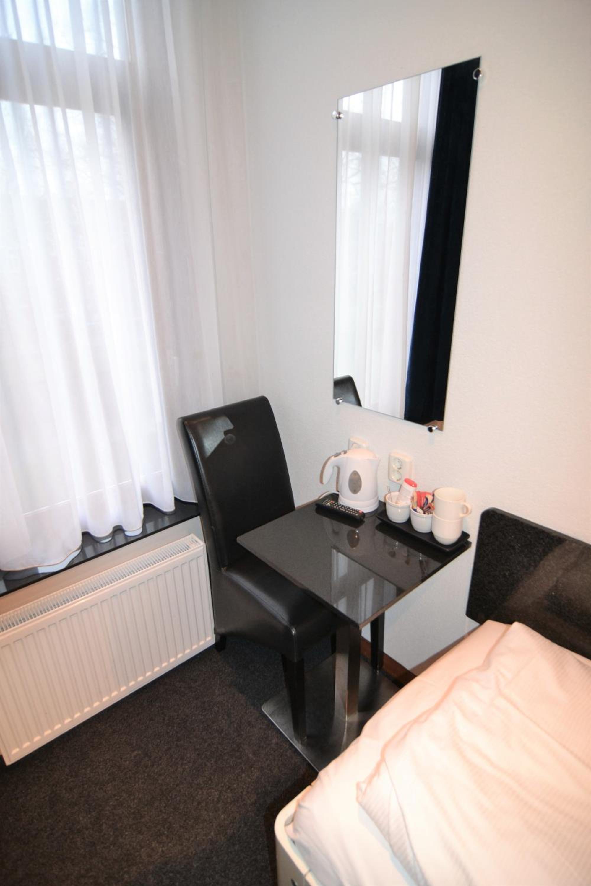 Standard Twin Room photo 3