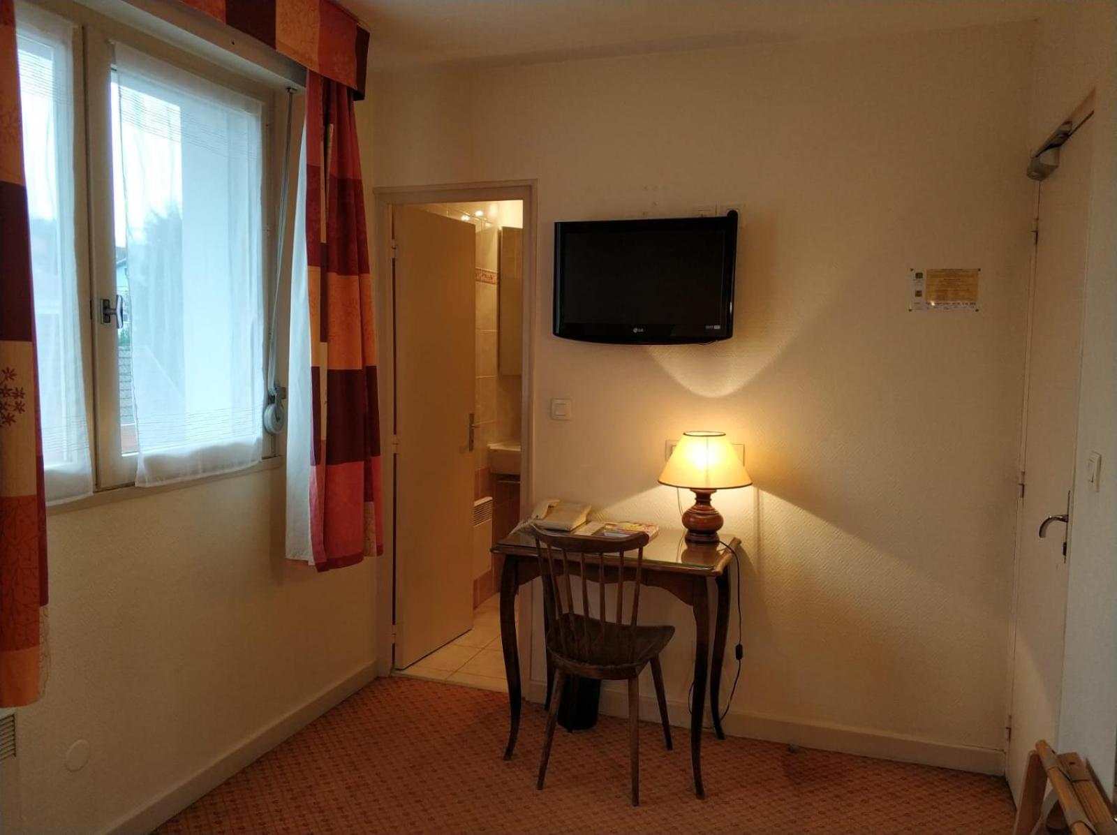 Double or Twin Room - Photo 6