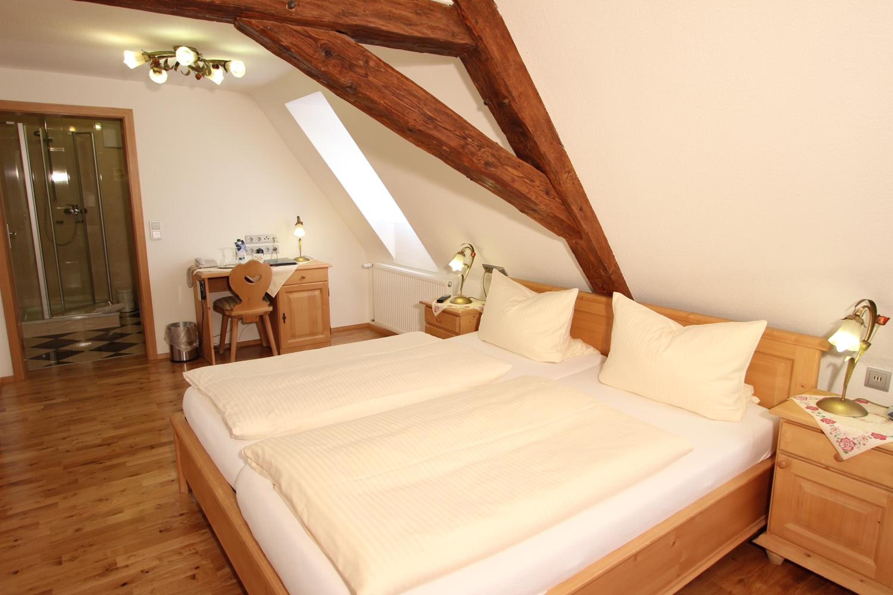 Double Room - Photo 9