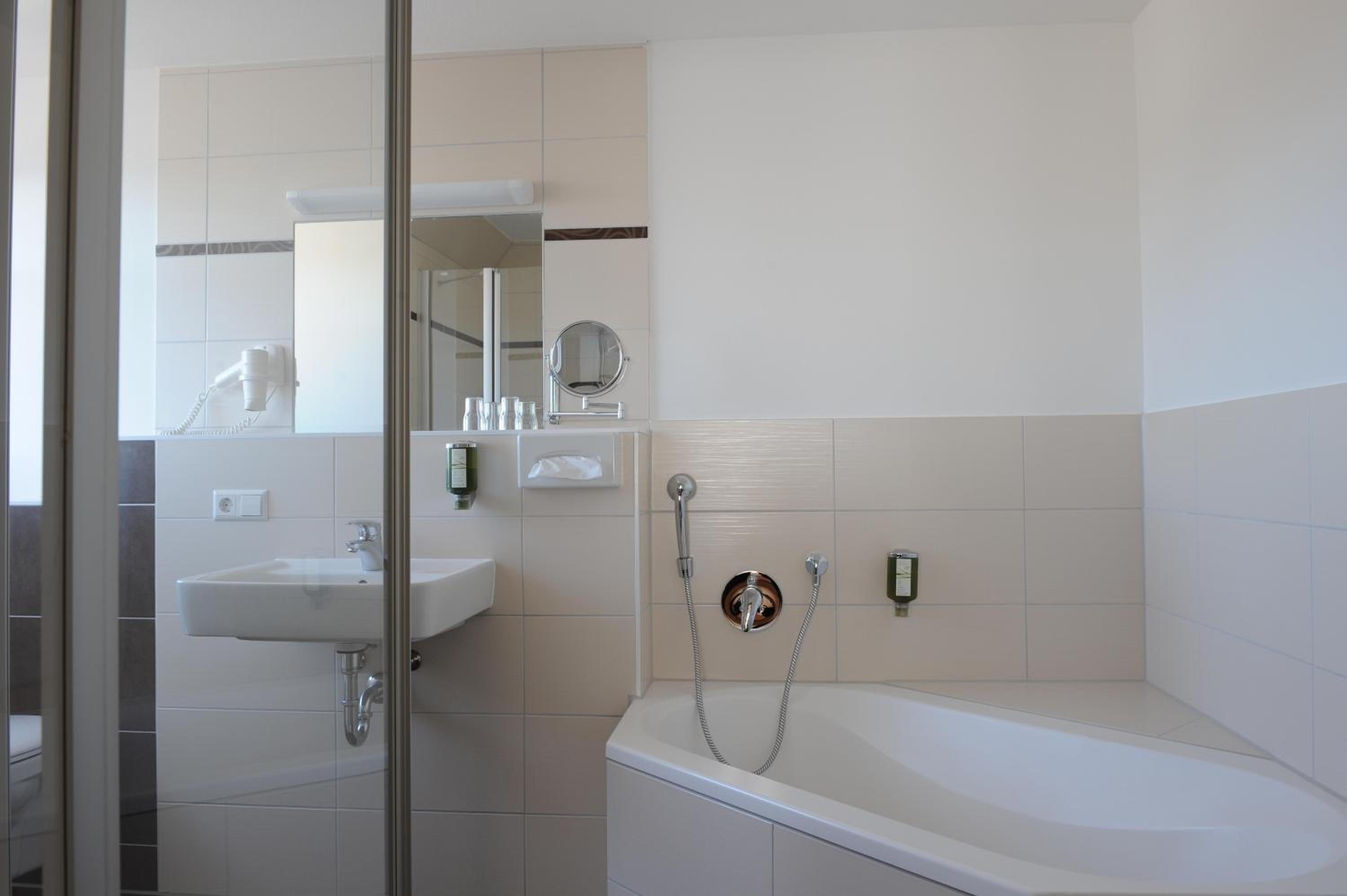 Deluxe Double Room - Photo 8
