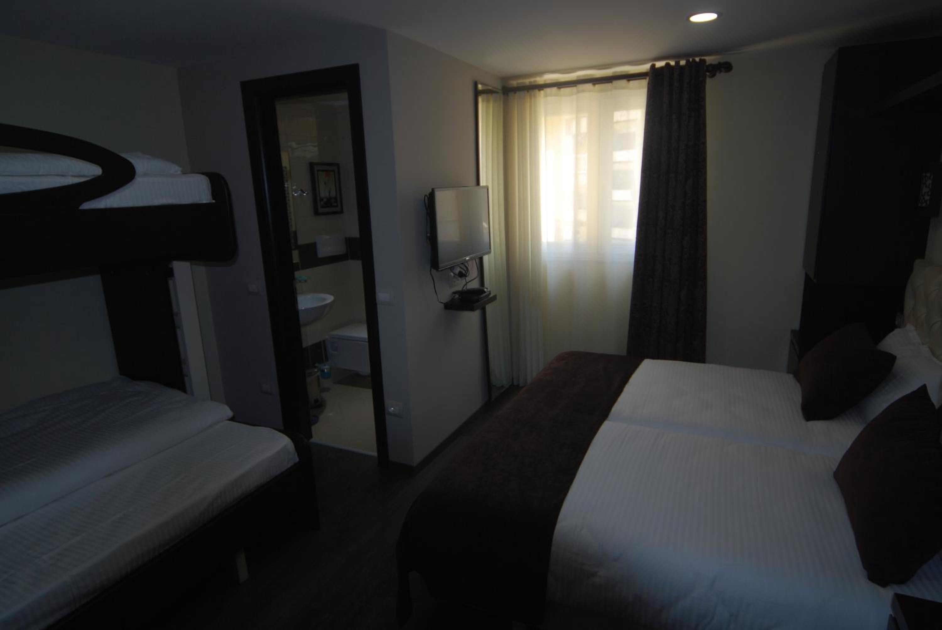 Quadruple Room photo 3