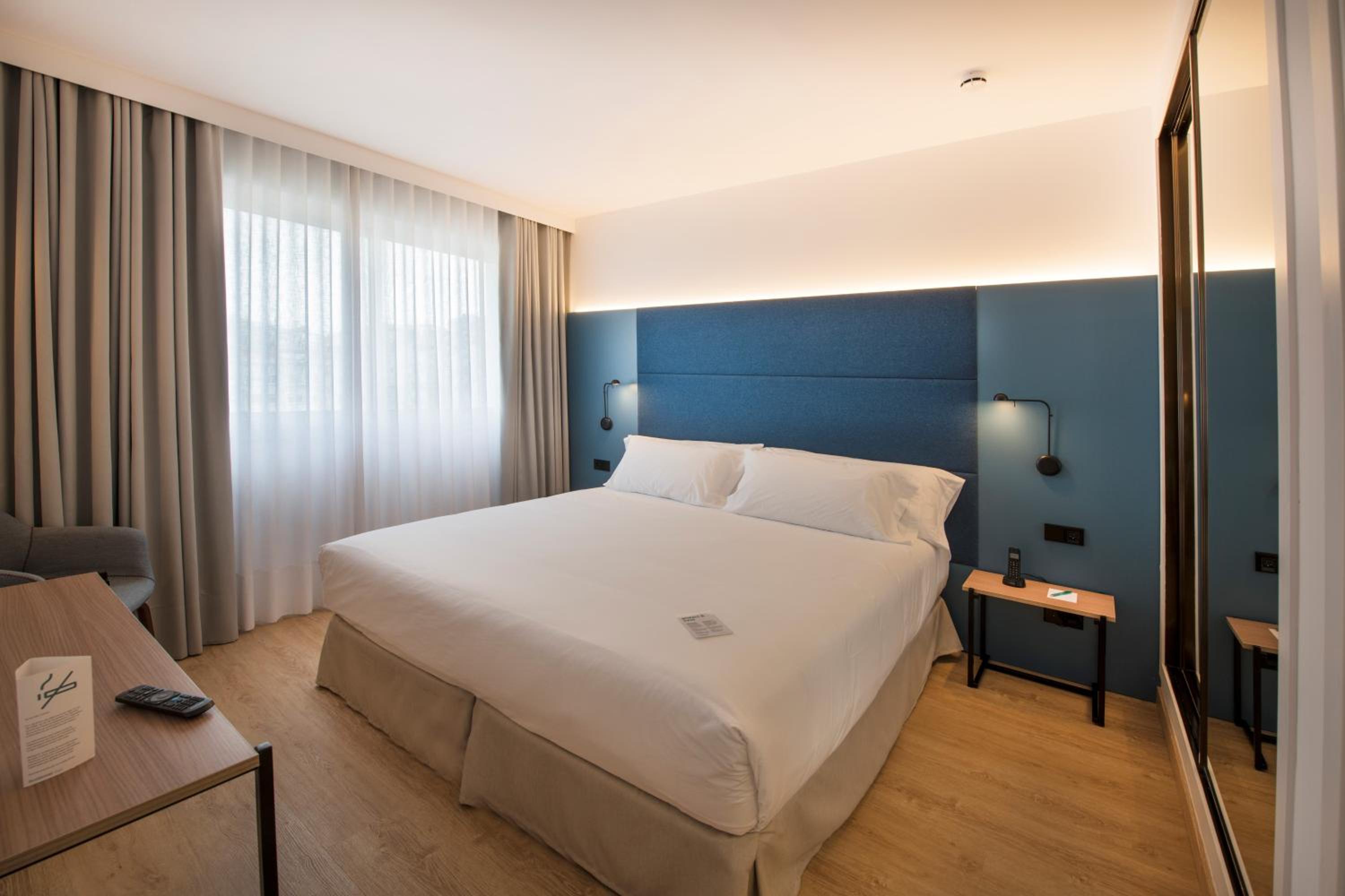 Superior Room (2 Adults) - Photo 5