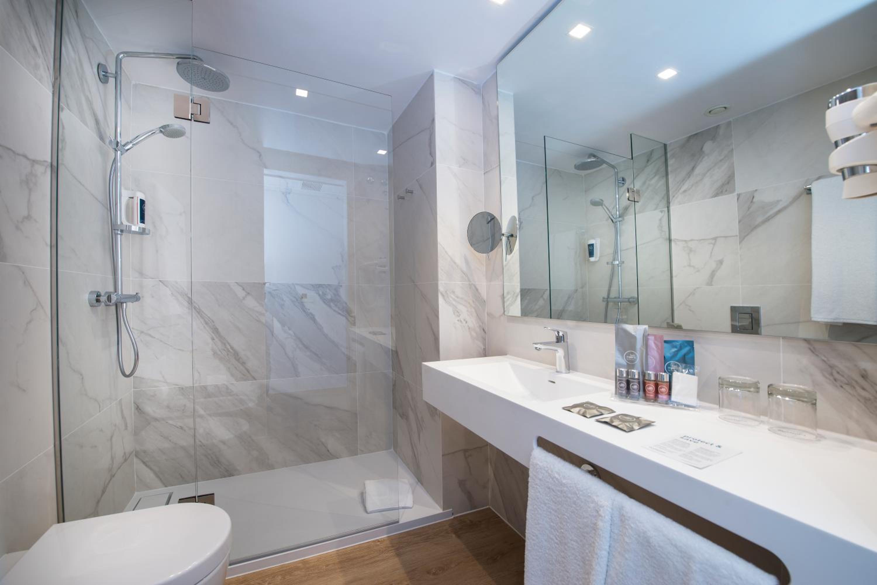 Superior Twin Room with Views (2 Adults) - Photo 7