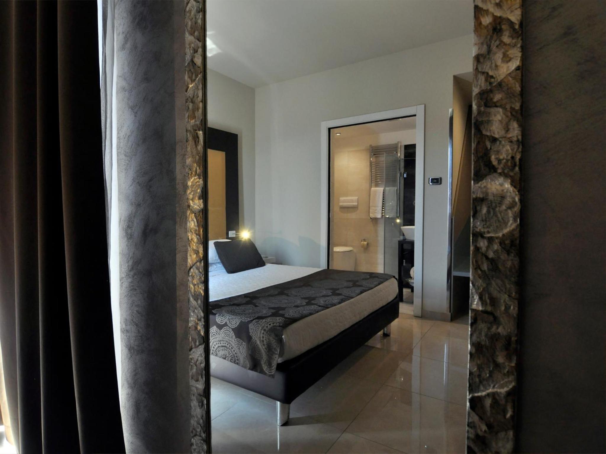 Standard Double Room - Photo 6