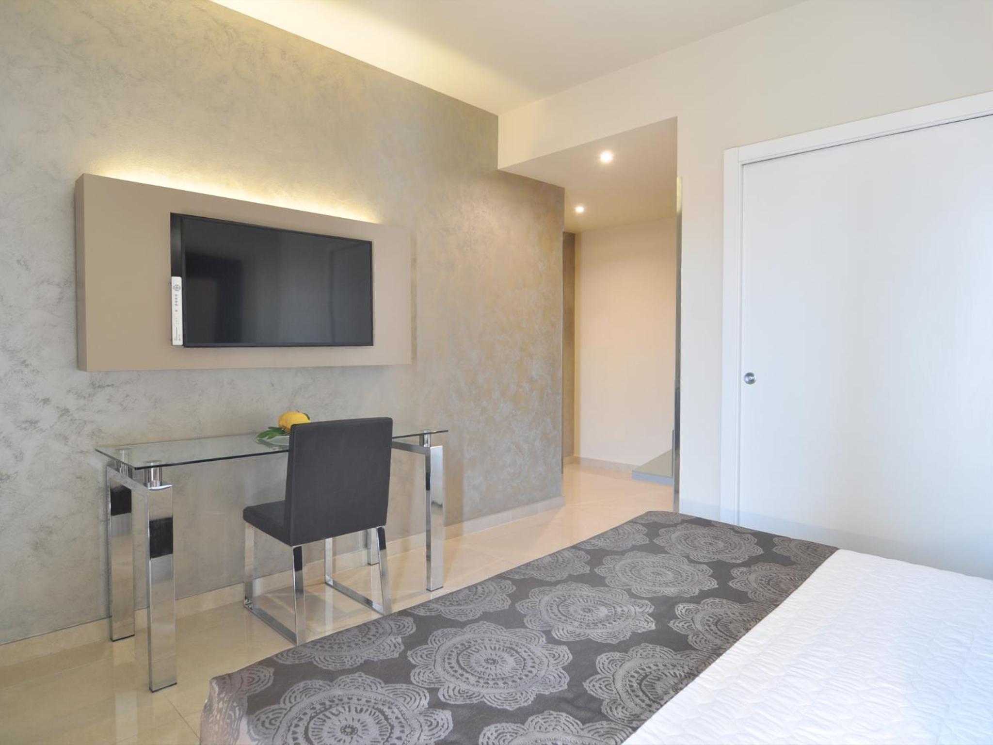 Deluxe Room - Photo 6