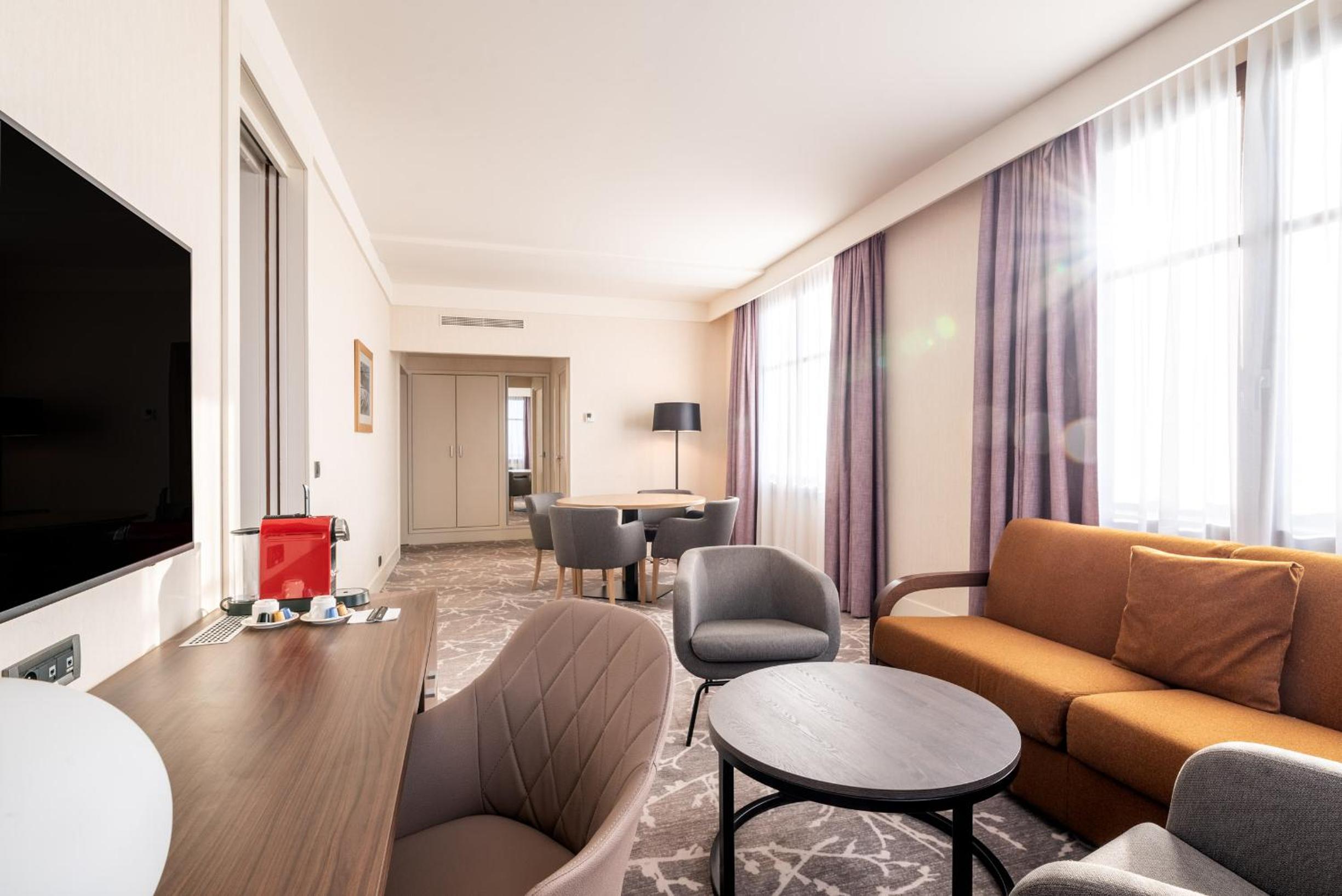 Suite with Spa Access photo 3