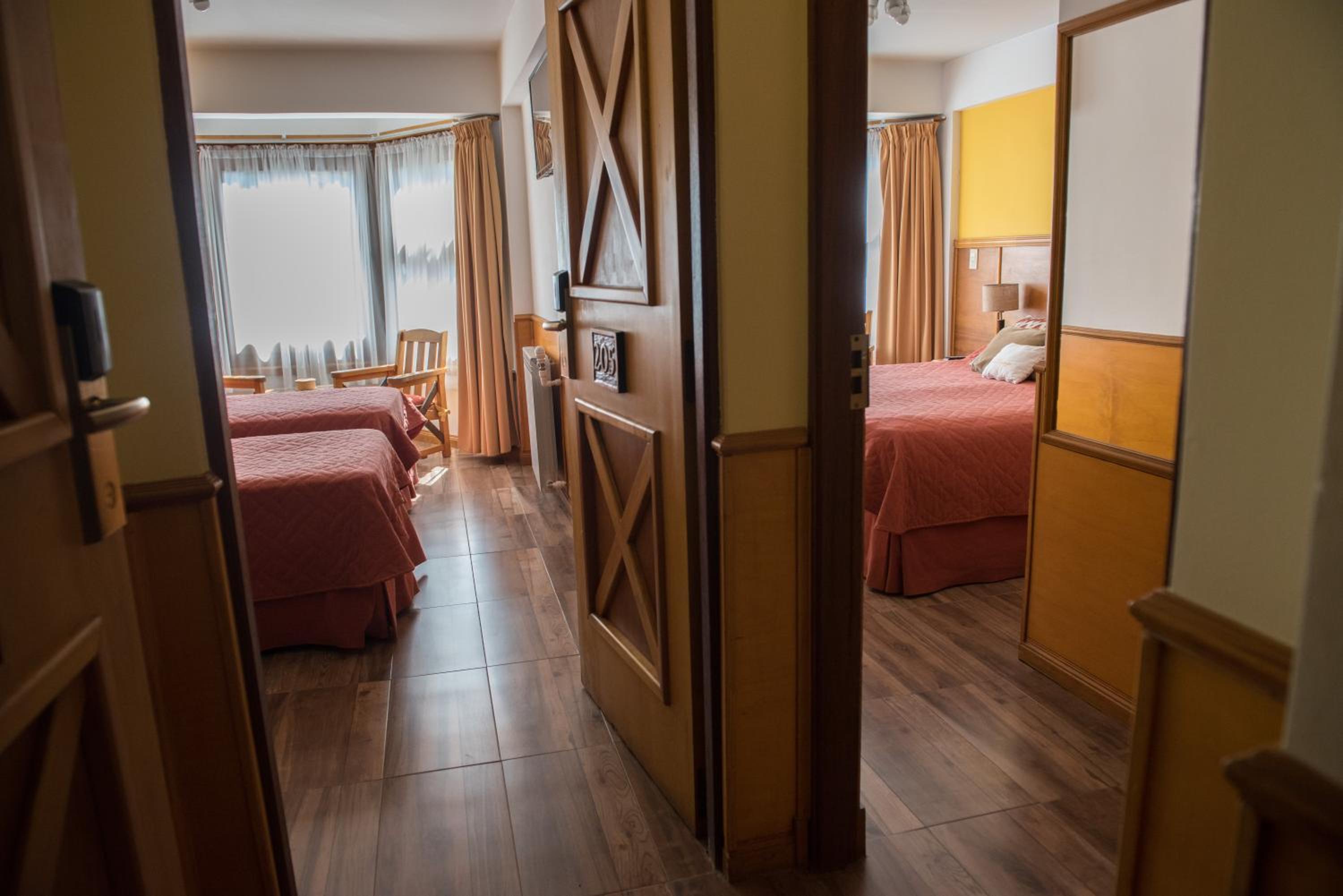 Quadruple Room thumbnail 5