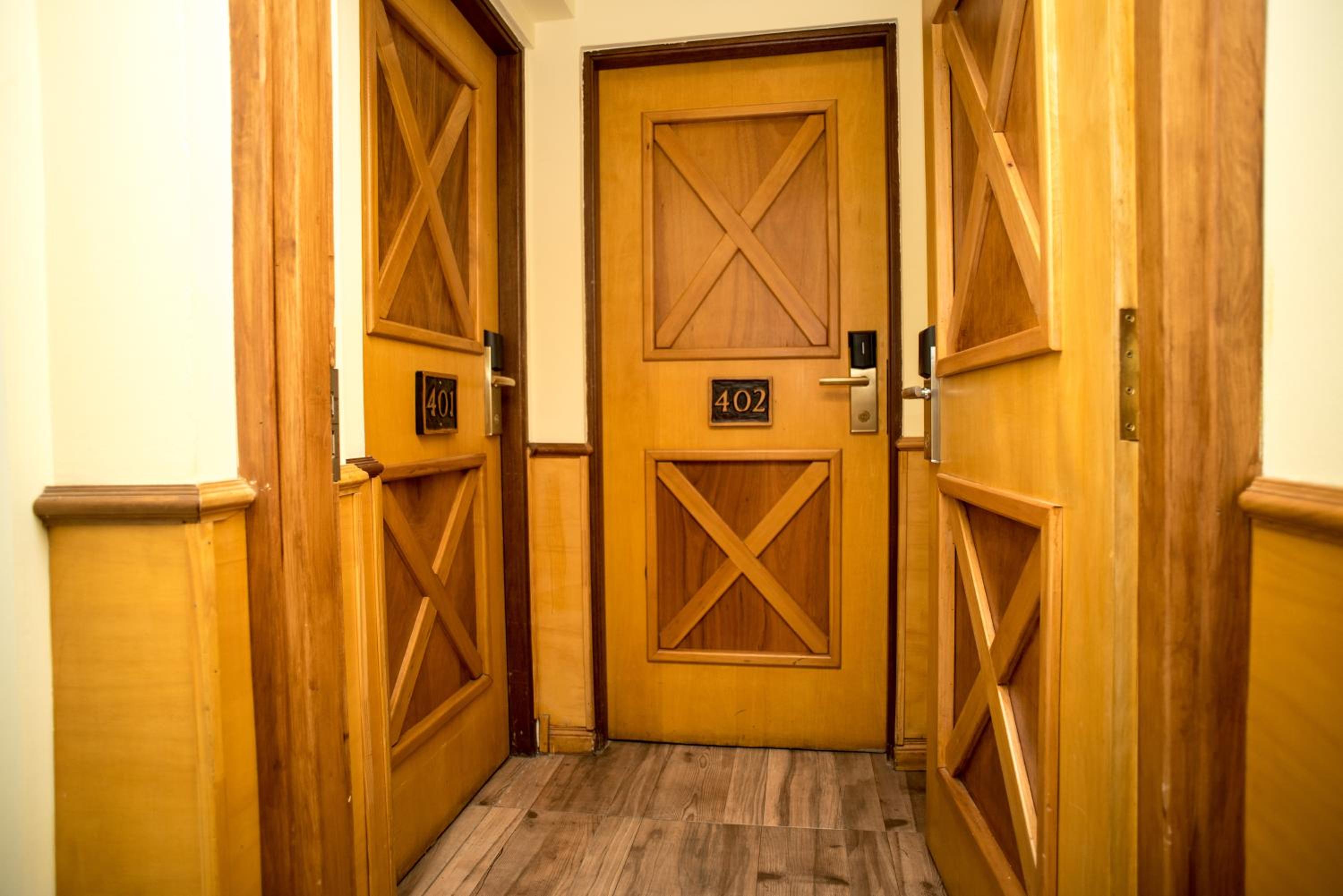 Quadruple Room thumbnail 6