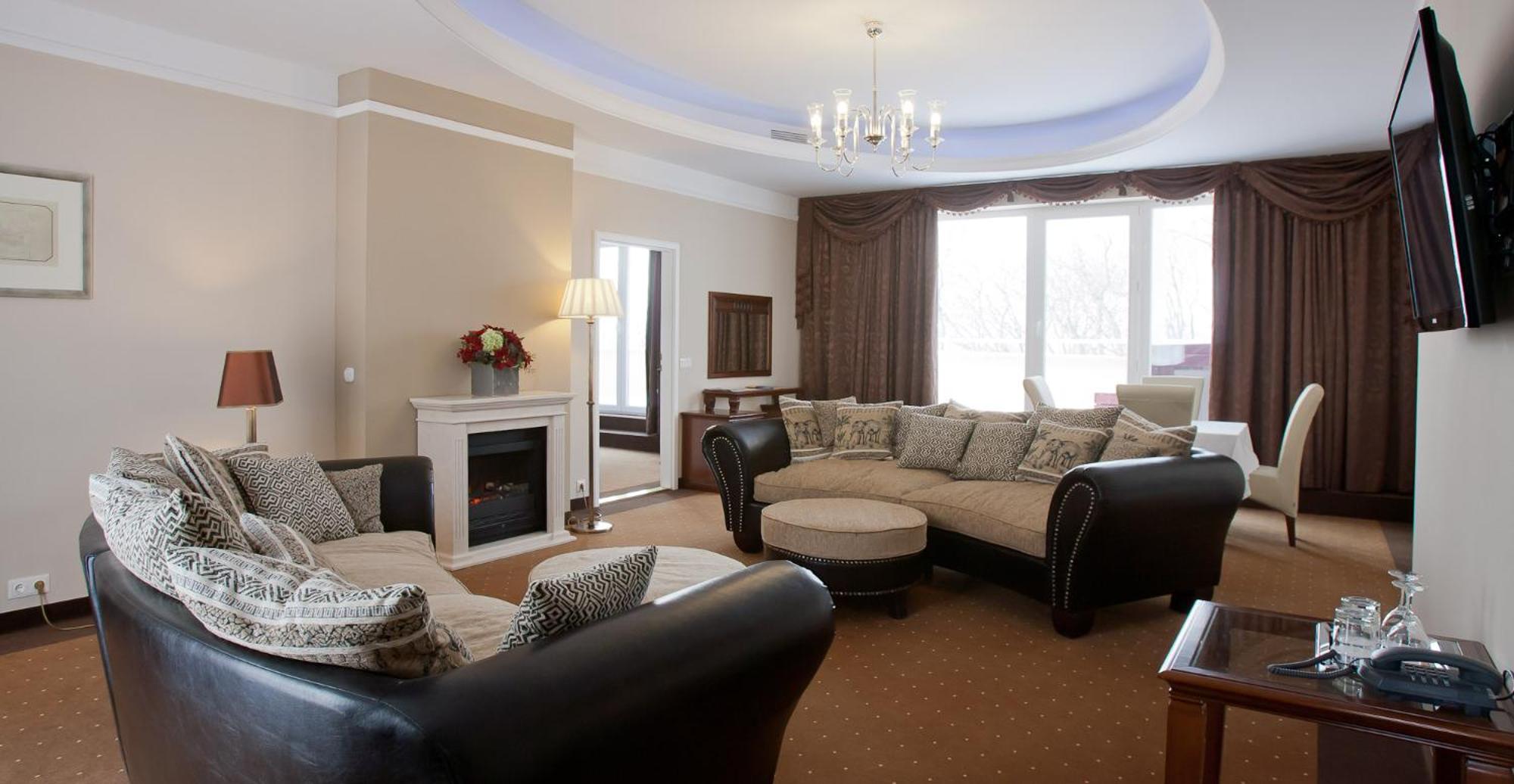 Royal suite (with two bedrooms) – Manor House photo 1