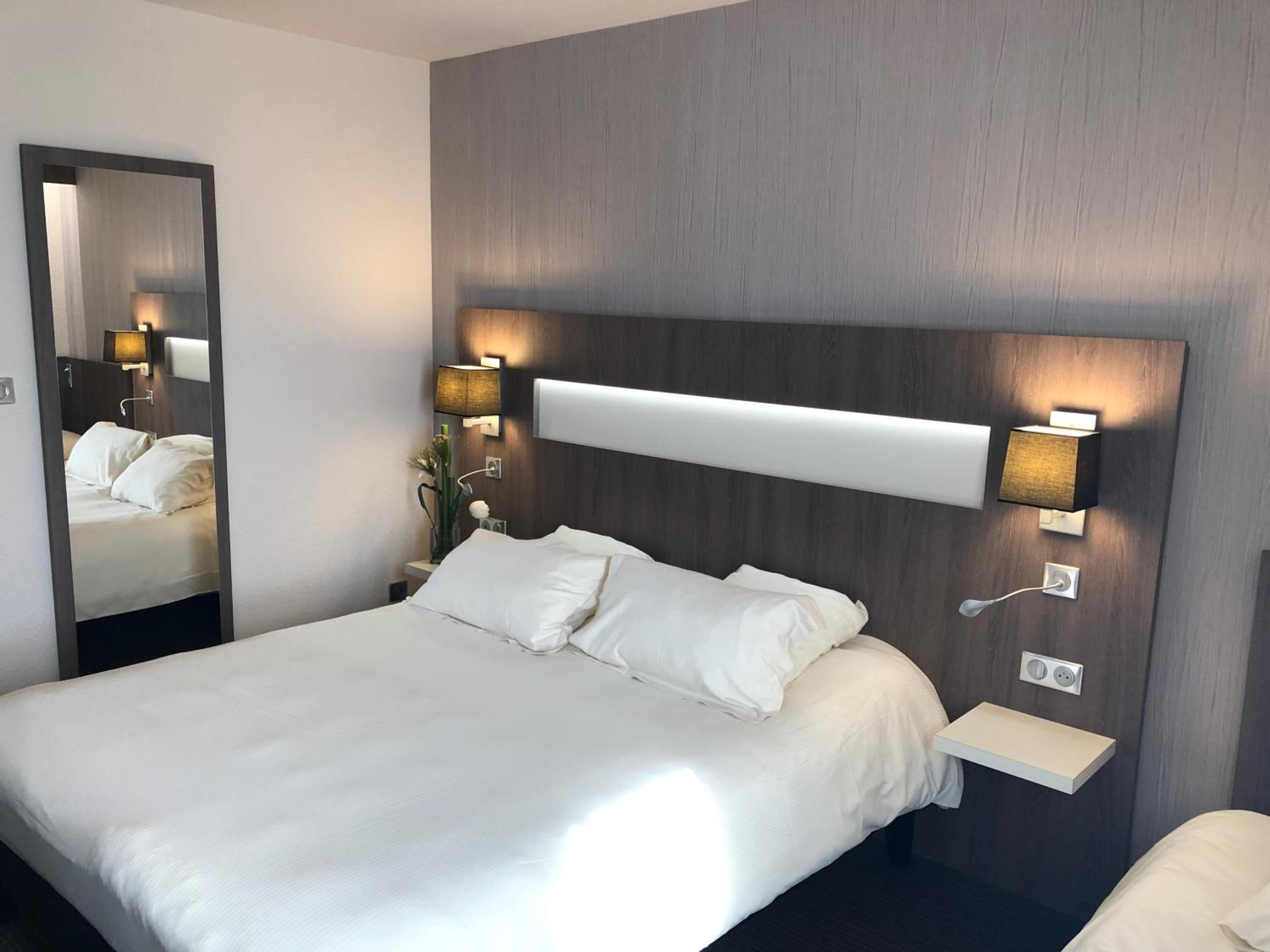 Standard Queen Room with Single Bed - Non-Smoking - Photo 4