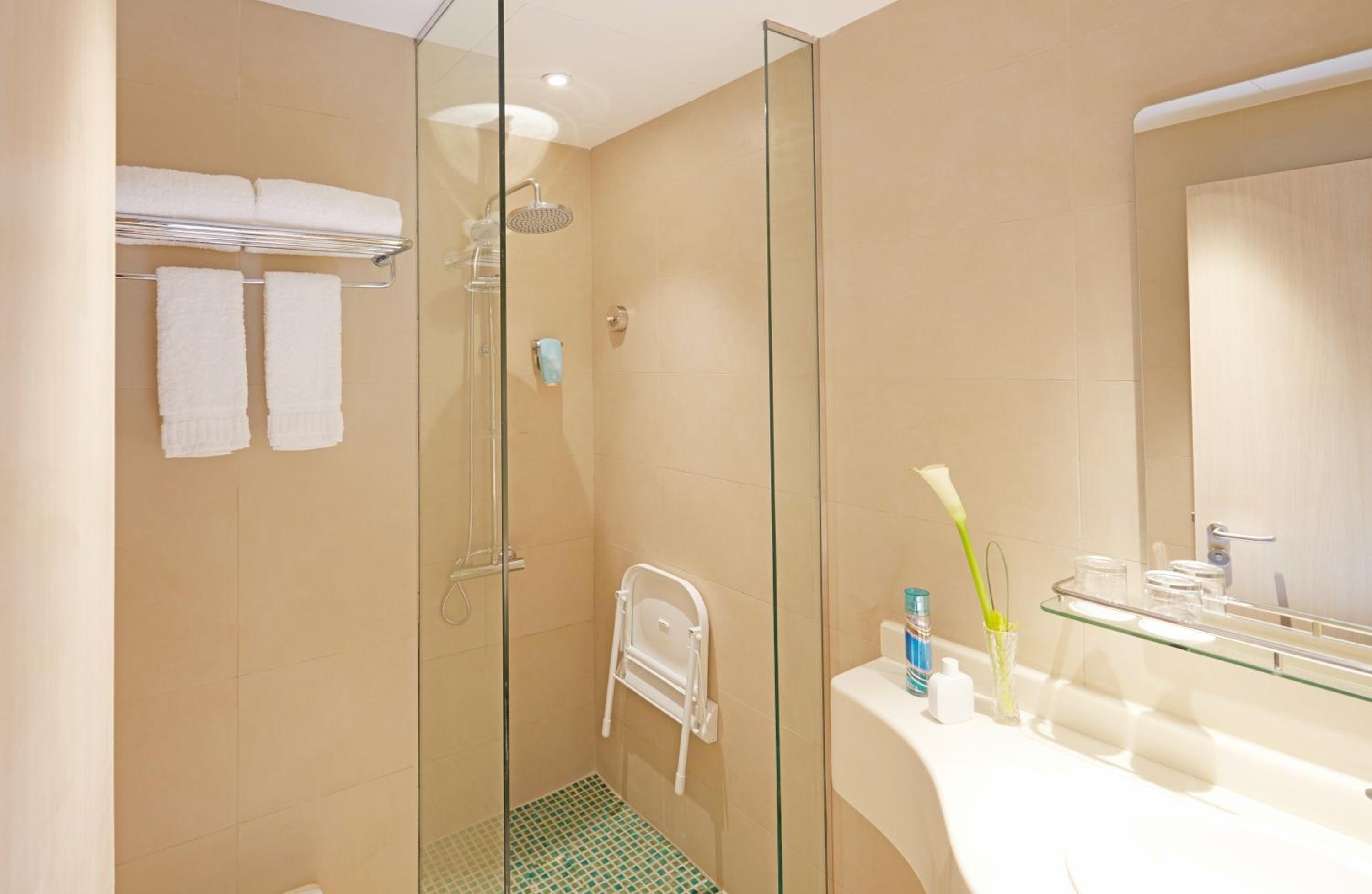 Standard Twin Room - Photo 8